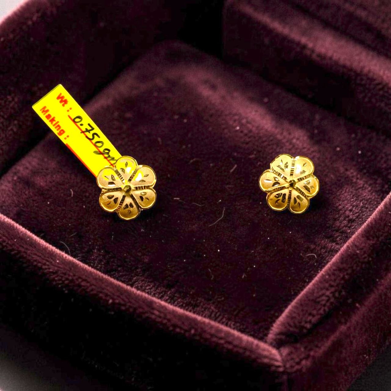 GOLD TOPS- BIS CERTIFIED (WGT: 0.750 GM APPROX) HUID HALLMARK 375 9KT GOLD TOPS 1 PAIR BEST FOR MARRIAGE GIFT.