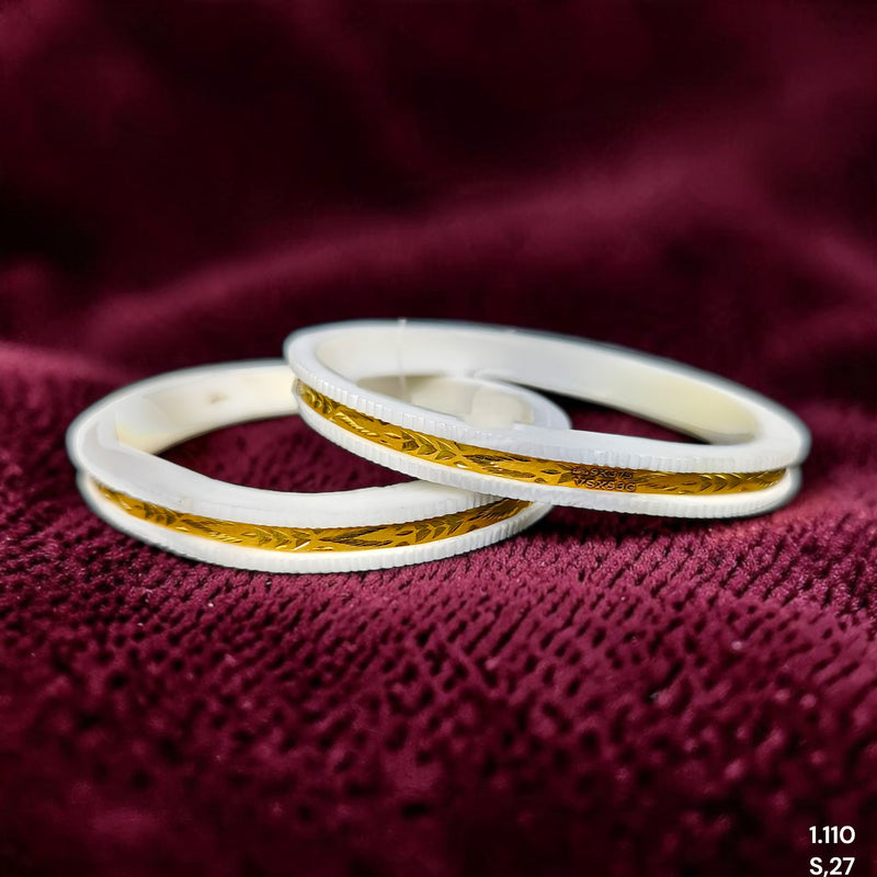 GSB9K- (VSX93G)-(7UP6B3) (SIZE:27) (WGT: 1.110 GM APPROX) BIS CERTIFIED HUID HALLMARK 375 9KT GOLD SAKHA BADHANO 1 PAIR FOR WOMEN (CHILA PATH DESIGN) NOT FOR REGULAR USE.