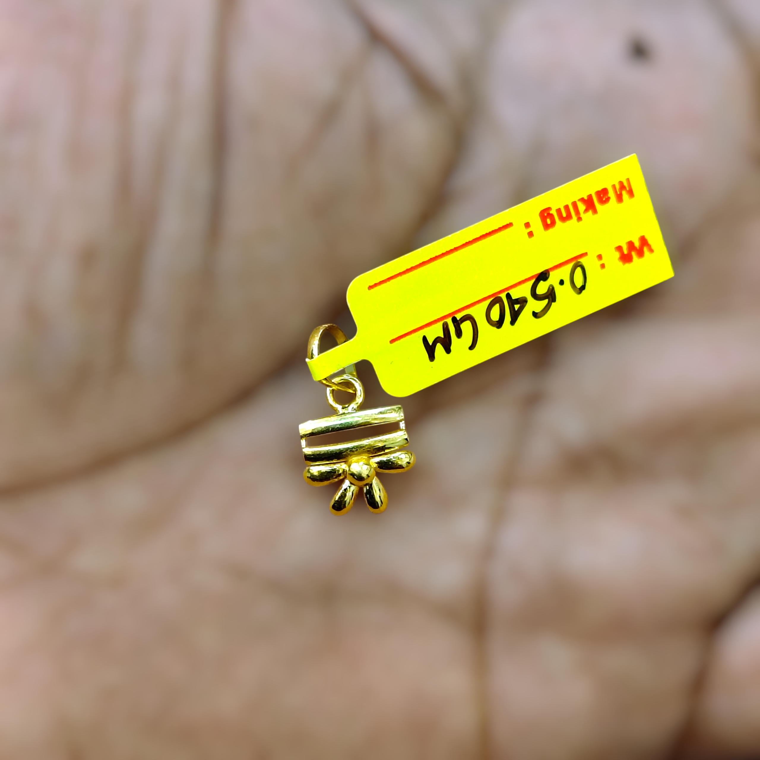 (GLC9) TRJ WGT: 0.540 GM APPROX BIS CERTIFIED HUID HALLMARK 9KT GOLD LOCKET FOR WOMEN 1 PIECE  FOR REGULAR USE CHAIN NOT INCLUDED.