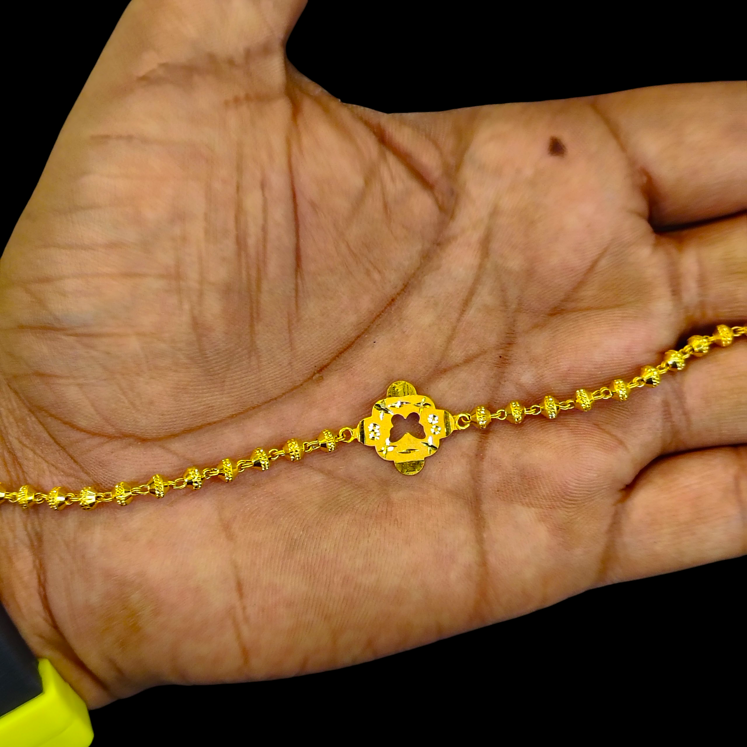 GOLD WRISTLET- BIS CERTIFIED HUID HALLMARK 375 9KT GOLD WRISTLET APPROX WGT: 3.240 FOR WOMEN.