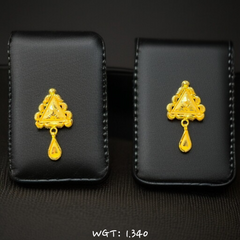 RAJLAXMI WGT: 1.340 GM APPROX HUID HALLMARK 916 22KT GOLD EAR TOPS STUD 1 PAIR FOR REGULAR USE.