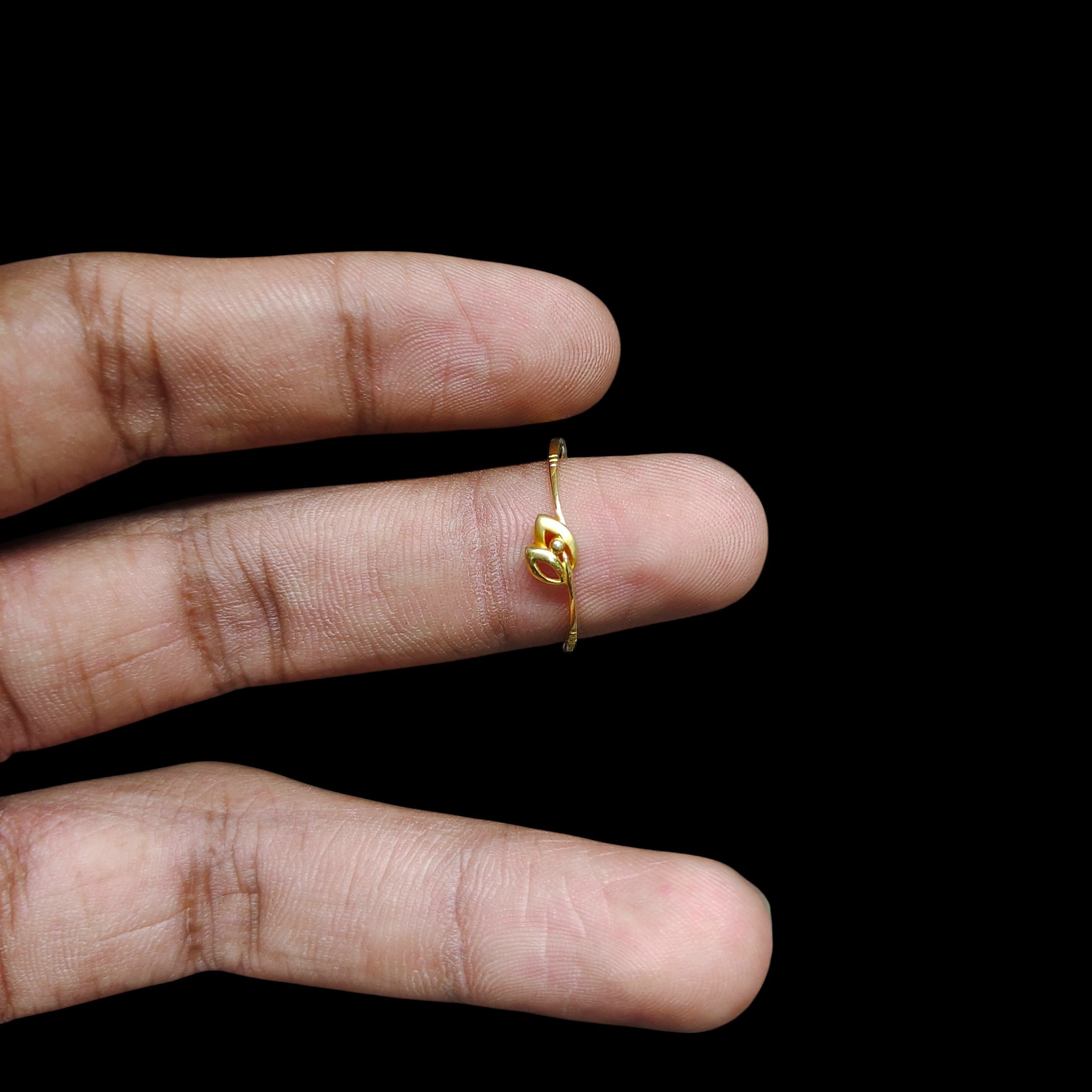 LADIES RING- (SIZE: 14) WGT: 0.800 GM APPROX 14KT HALLMARK GOLD RING FOR WOMEN 1 PIECE.