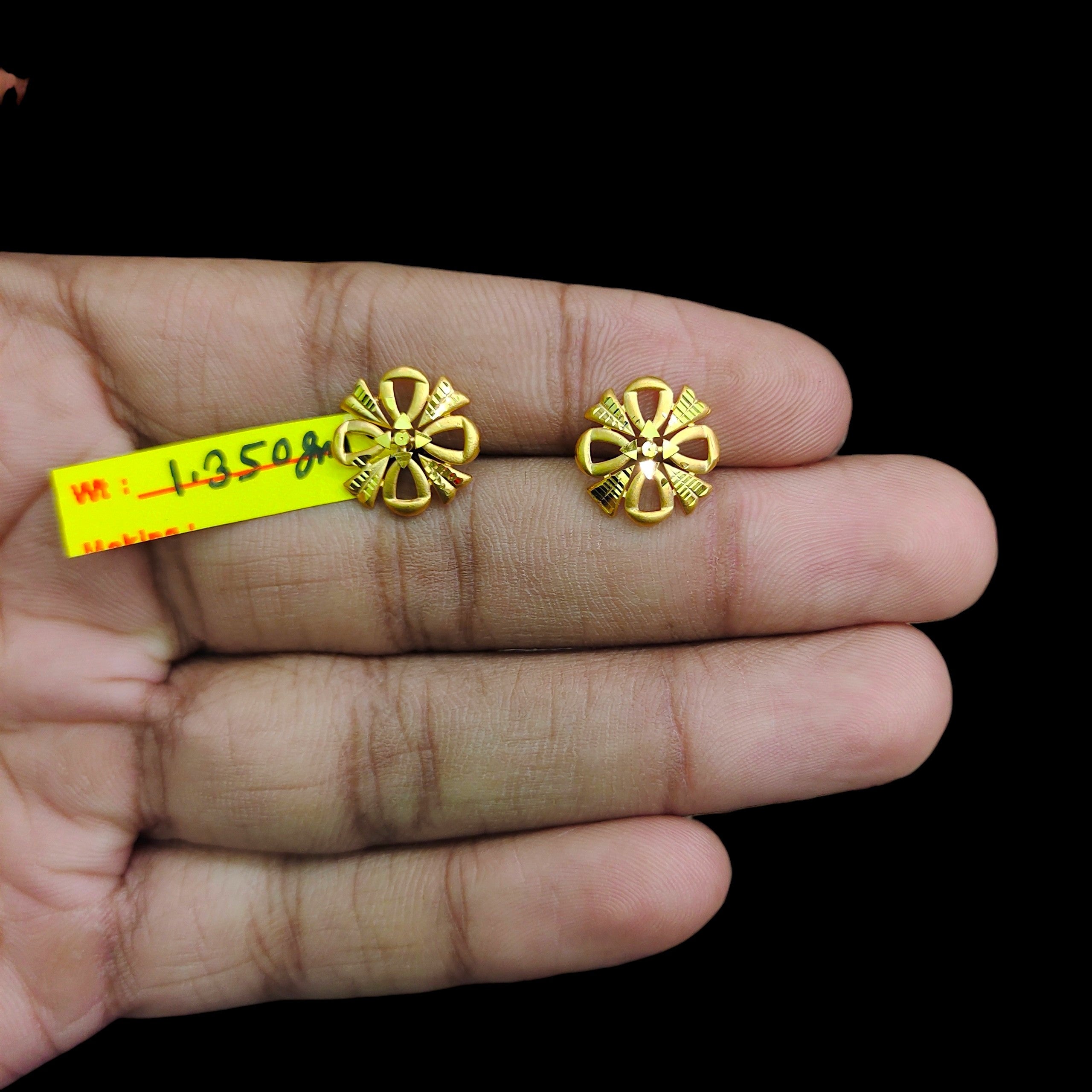 GOLD TOPS- BIS CERTIFIED (WGT: 1.350 GM APPROX) HUID HALLMARK 375 9KT GOLD TOPS 1 PAIR BEST FOR MARRIAGE GIFT.