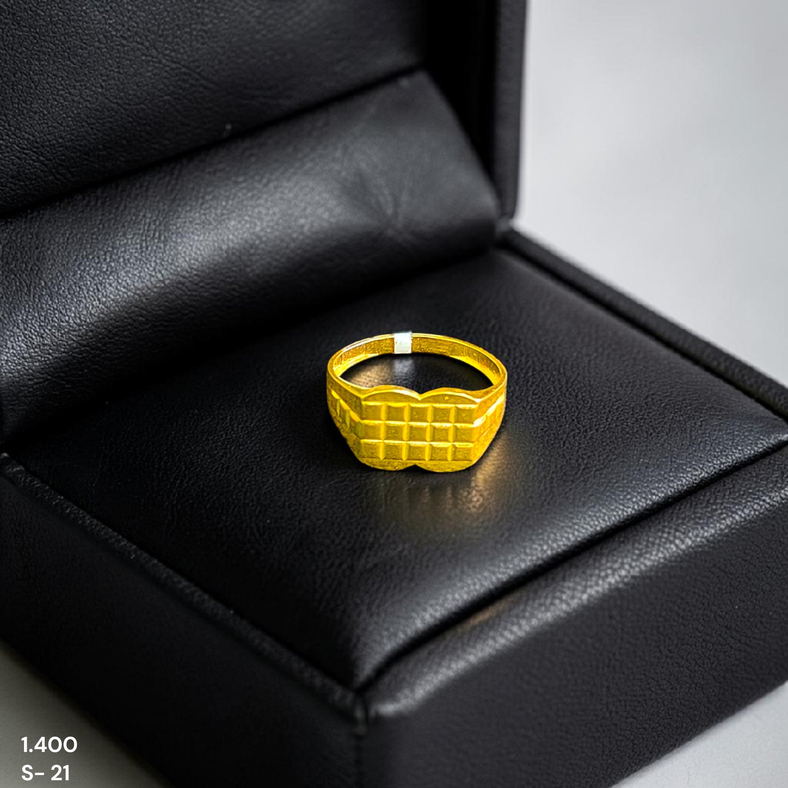 GENTS RING- TRJ (SIZE:21) WGT: 1.400 GM APPROX BIS CERTIFIED HUID HALLMARK 375 9KT GOLD FINGER RING FOR MEN 1 PIECE.