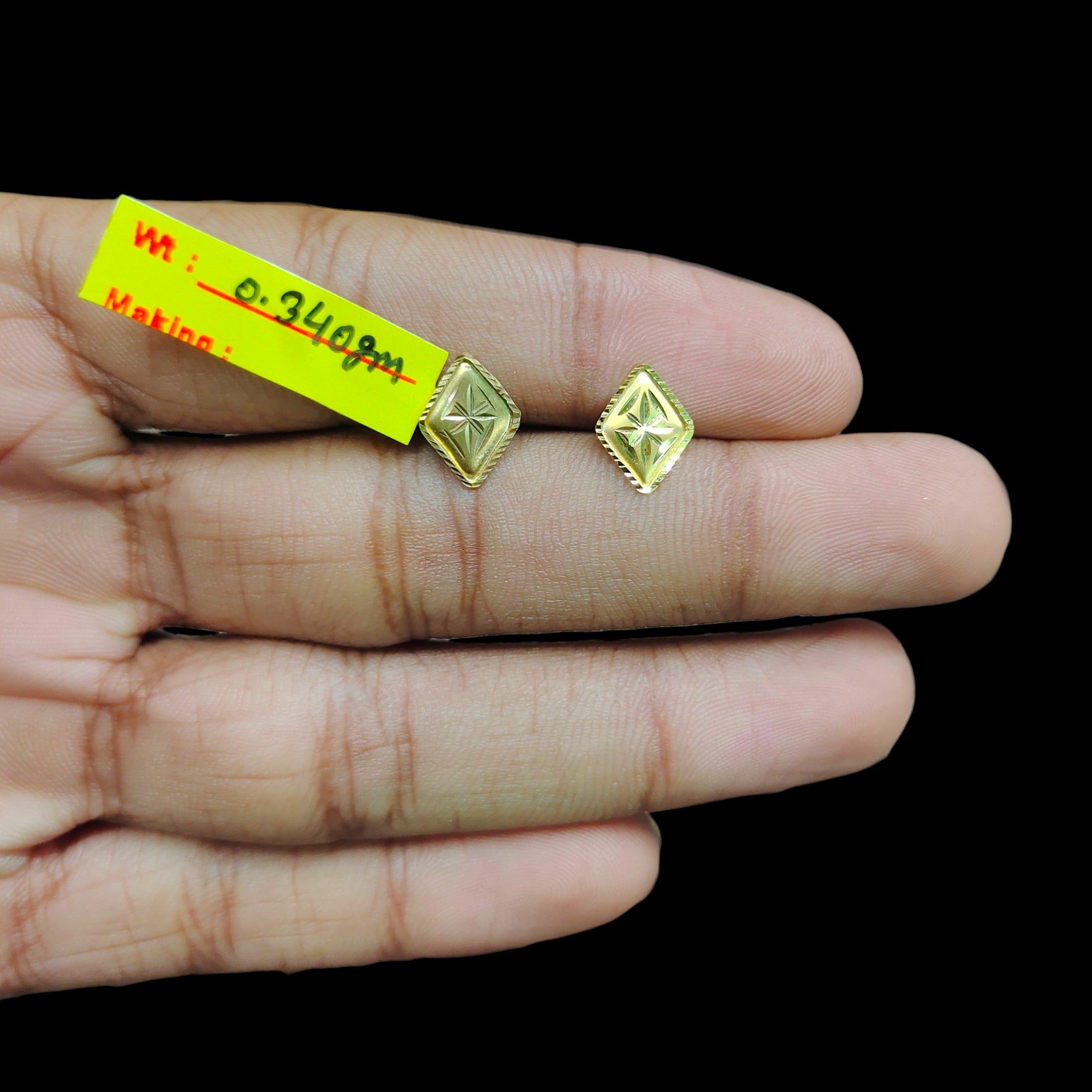 GOLD TOPS- BIS CERTIFIED (WGT: 0.340 GM APPROX) HUID HALLMARK 375 9KT GOLD TOPS 1 PAIR BEST FOR MARRIAGE GIFT.