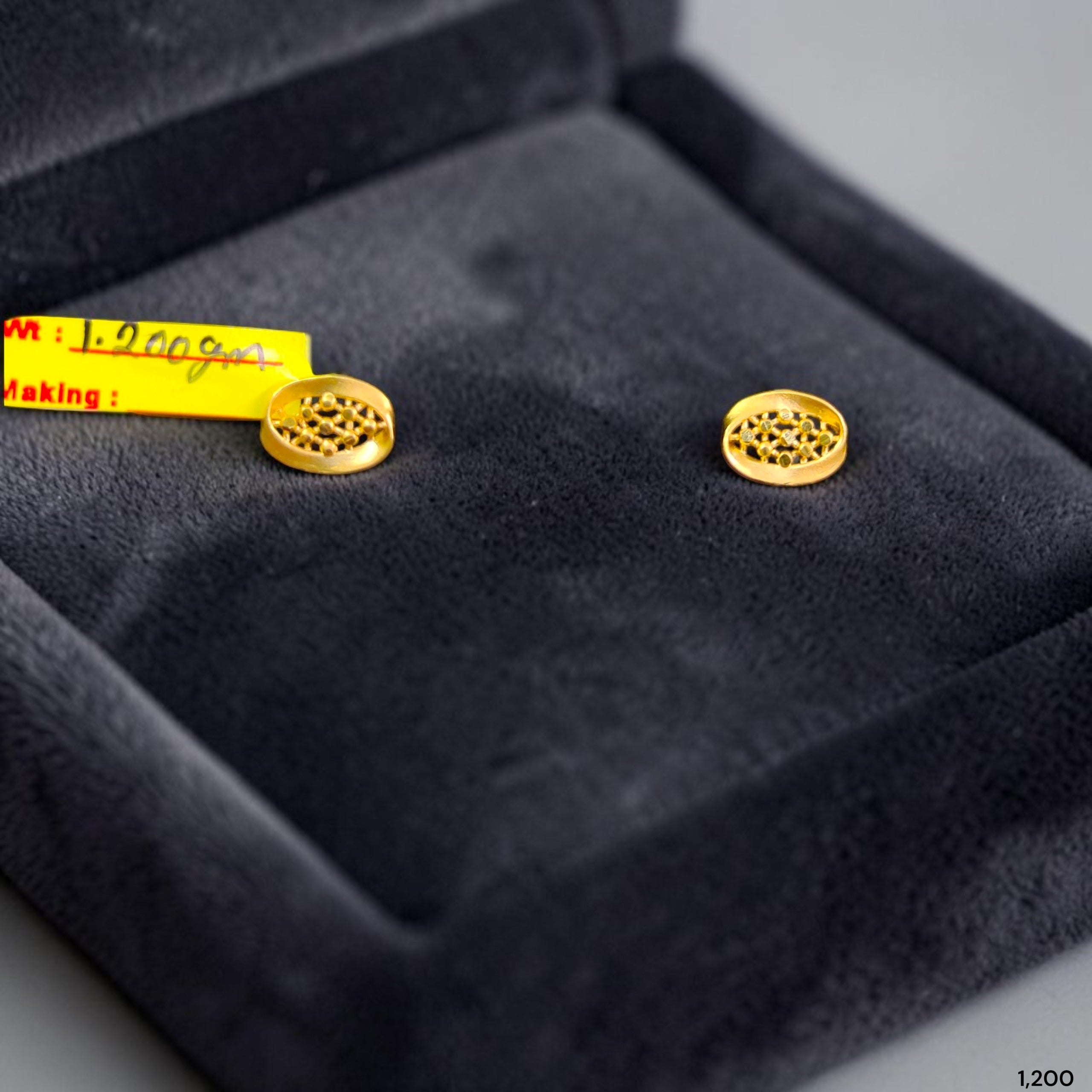 GOLD TOPS- BIS CERTIFIED (WGT: 1.200 GM APPROX) HUID HALLMARK 375 9KT GOLD TOPS 1 PAIR BEST FOR MARRIAGE GIFT.