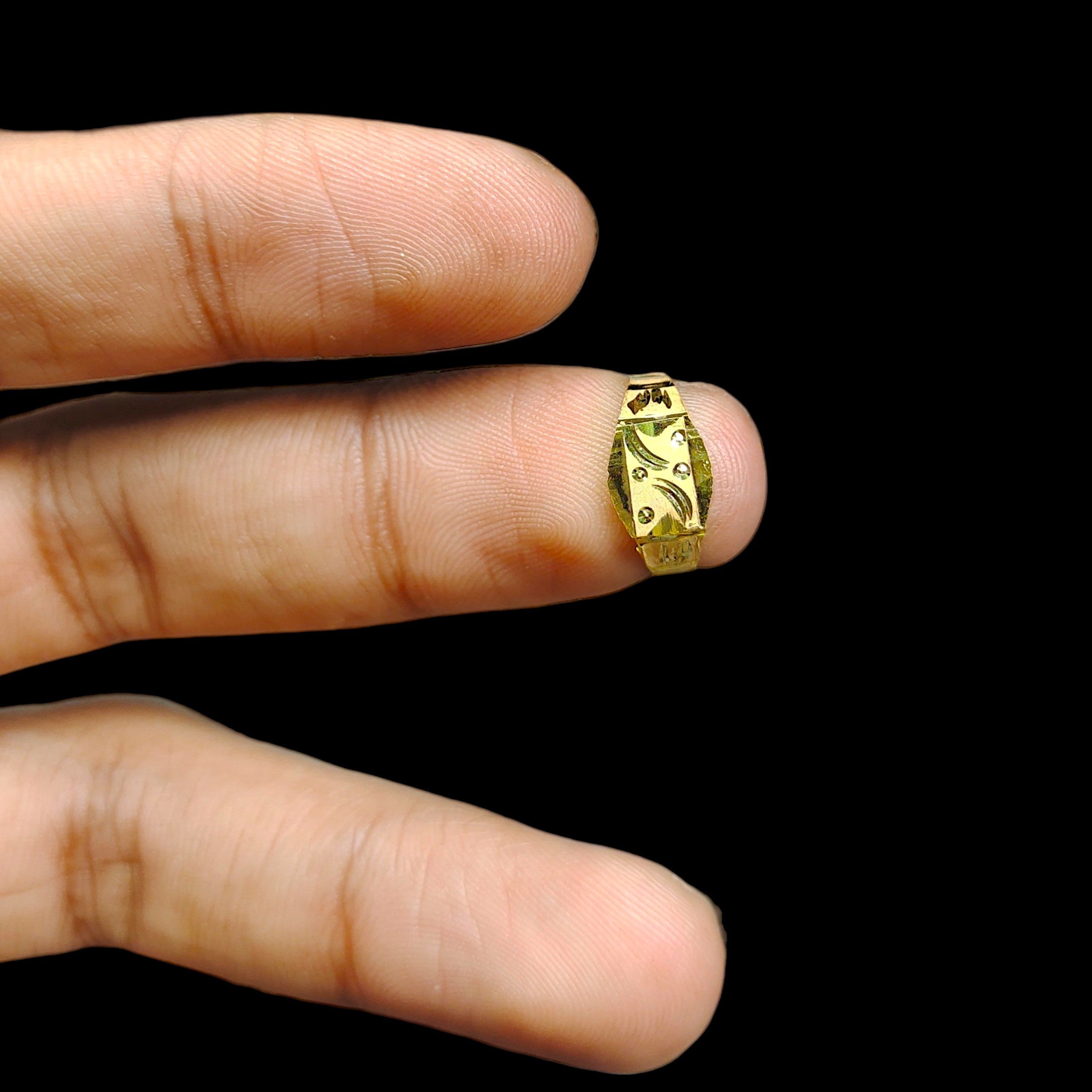 BABY JEWELLERY- TRJ WGT: 0.240 GM APPROX 375 9KT HUID HALLMARK GOLD BABY FINGER RING 1 PIECE FOR RICE CEREMONY & BIRTHDAY.(S8A54P)