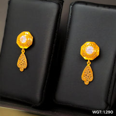 STUD EARRING- RAJLAXMI (WGT: 1.290 GM APPROX) HALLMARK 18KT GOLD EAR TOPS STUD 1 PAIR FOR REGULAR USE.