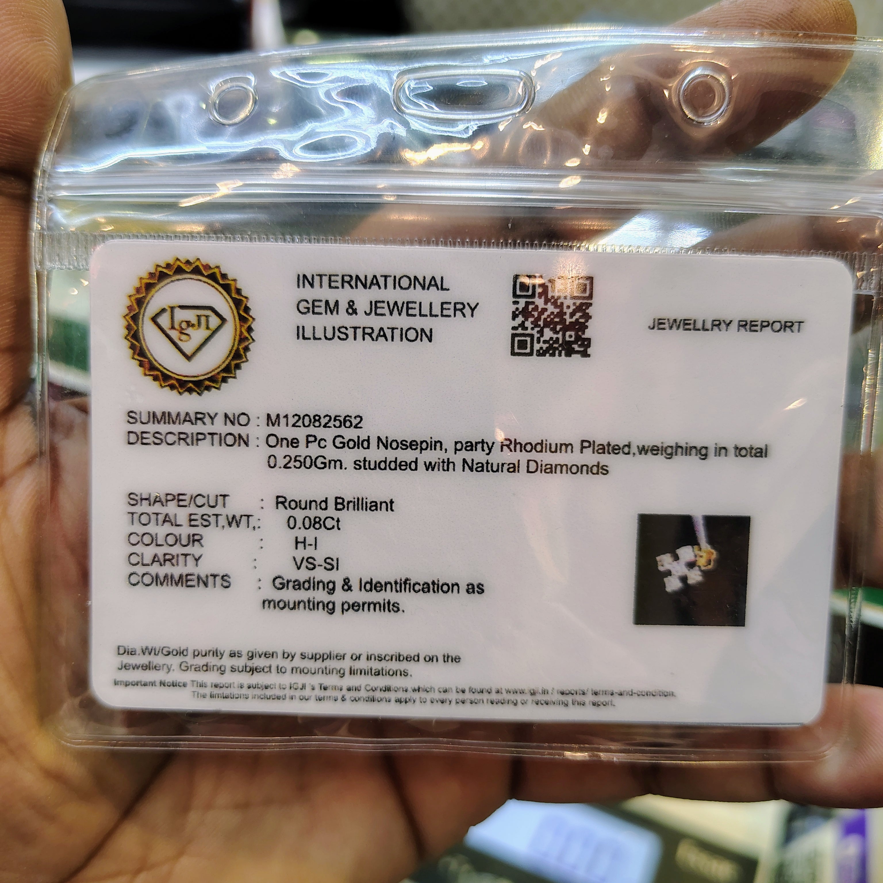 (GNP) RAJLAXMI DIAMOND JEWELLERY - WGT: 0.250 GM - NATURAL DIAMOND (0.08 CENT) HUID HALLMARK 18KT DIAMOND NOSEPIN FOR WOMEN WITH CERTIFICATE OF AUTHENTICITY BY IGJI (DESIGN NO: M12082562).