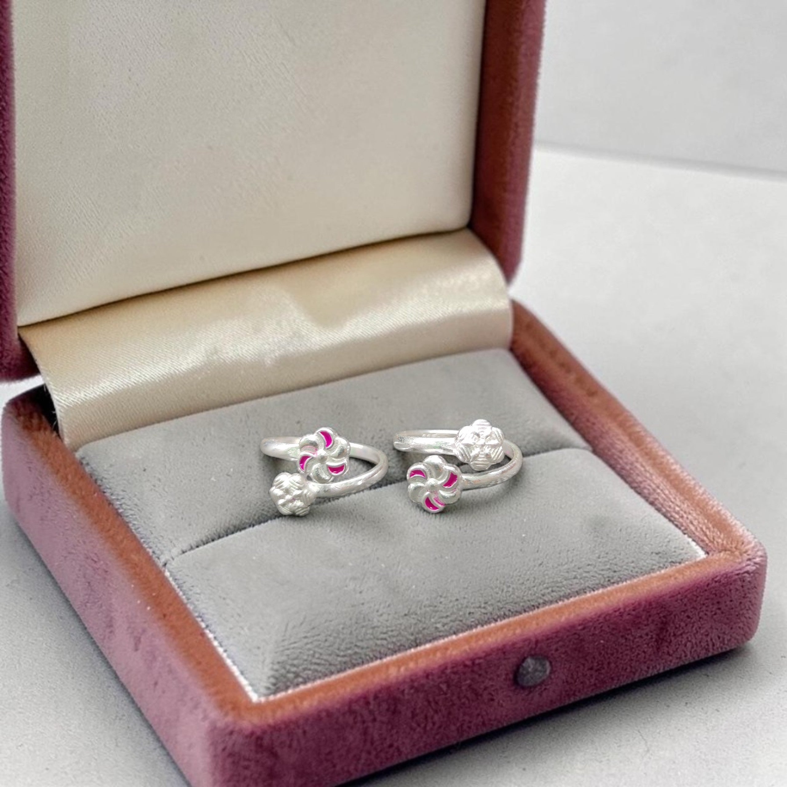 SILVER TOE RING- CERTIFIED BIS HUID HALLMARK 925 SILVER TOE RING (BICHIYA) 1 PAIR FOR REGULAR USE- (SOLD ON MRP).