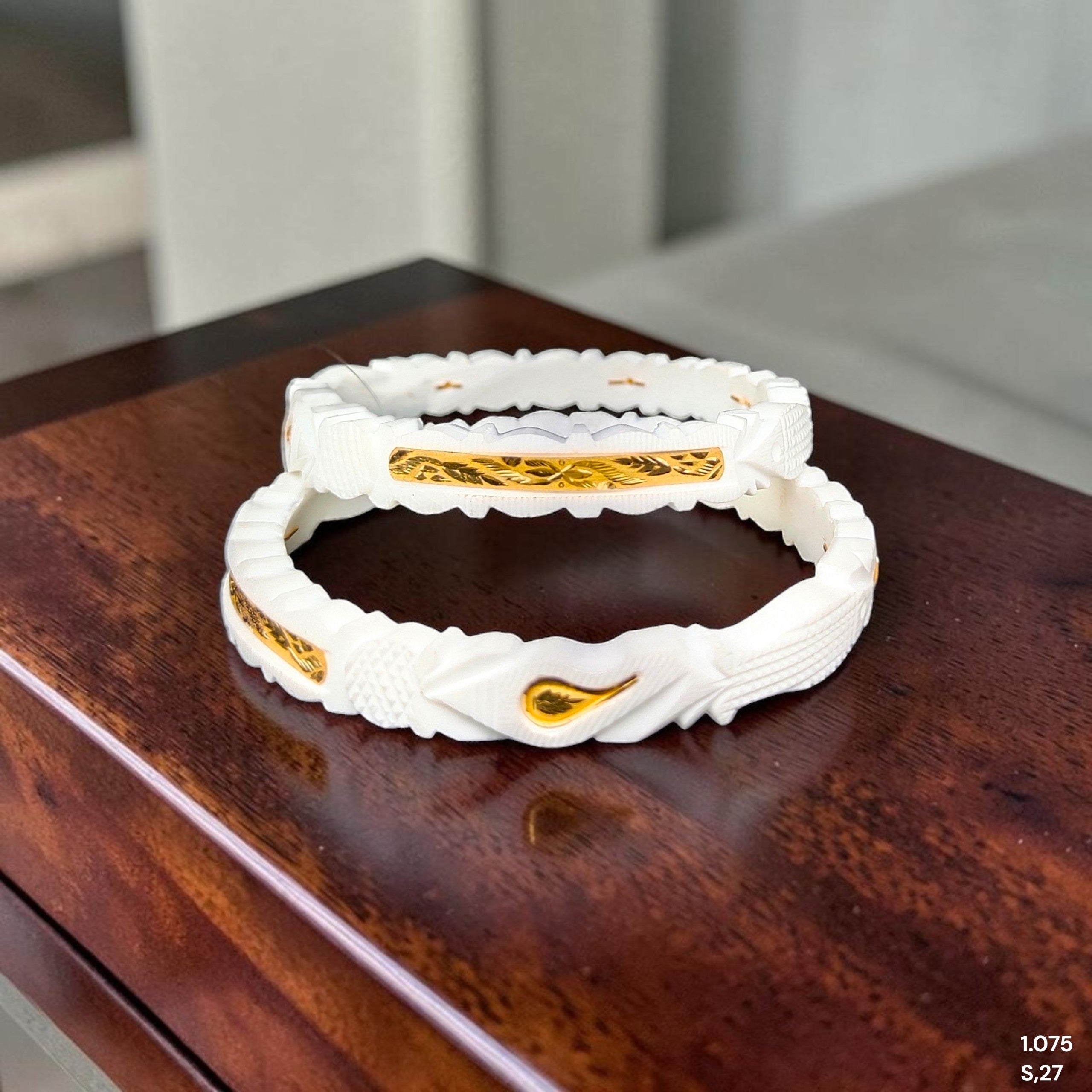 GSB22K- SIZE:27 (WGT: 1.075 GM APPROX) BIS CERTIFIED HUID HALLMARK 22KT GOLD SAKHA BADHANO 1 PAIR FOR WOMEN FOR REGULAR USE.
