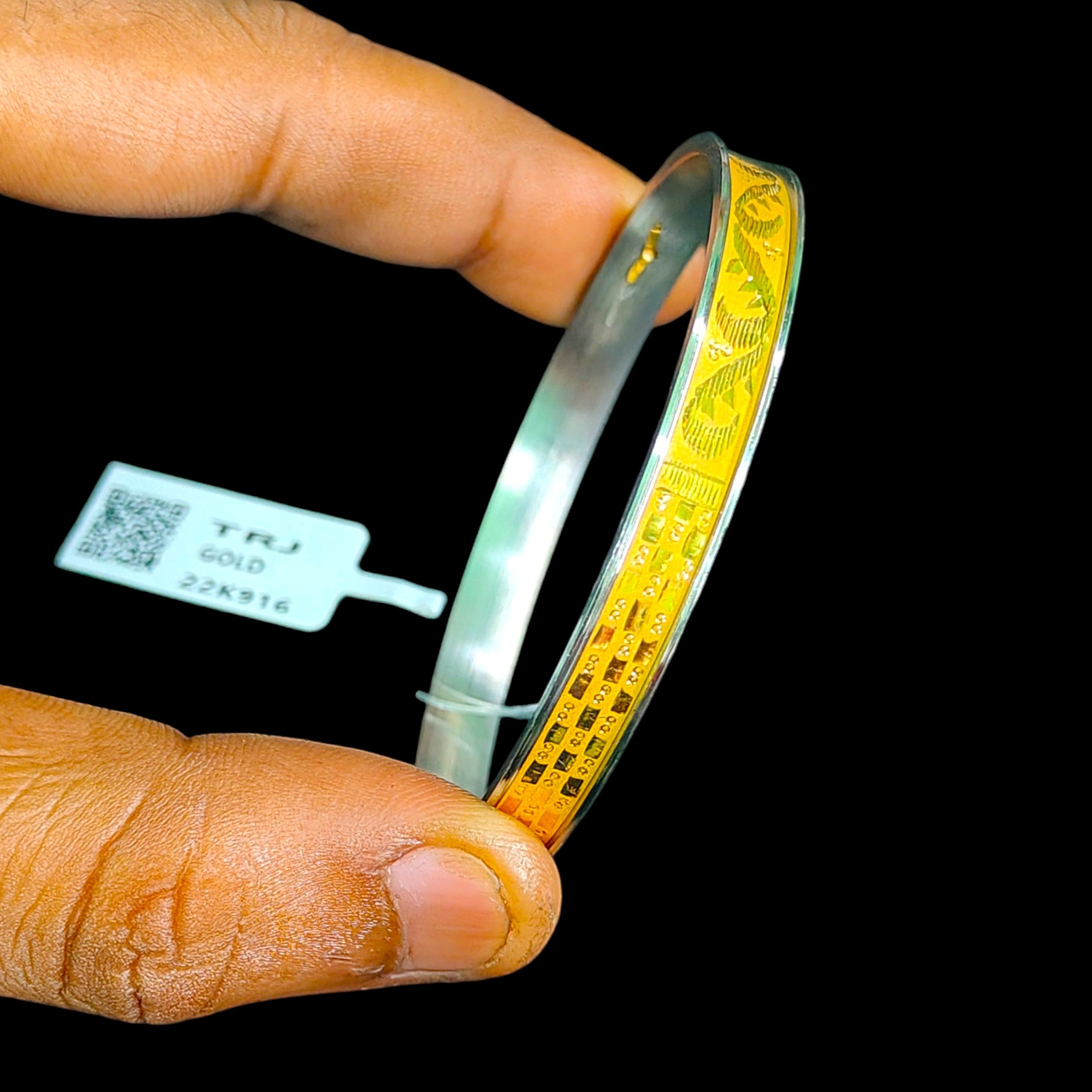GOLD CHURI NOA- (SIZE: 24) WGT: 1.070 GM APPROX 22KT HUID HALLMARK GOLD NOA BANGLES 1 PIECE.