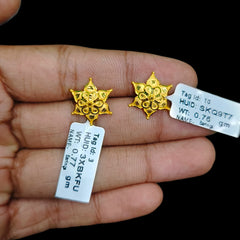 GOLD EARRINGS- (SKQ9T7)-(3XBKFU) (WGT: 1.530 GM APPROX) BIS CERTIFIED HUID HALLMARK 916 22KT GOLD EARRINGS 1 PAIR FOR WOMEN.