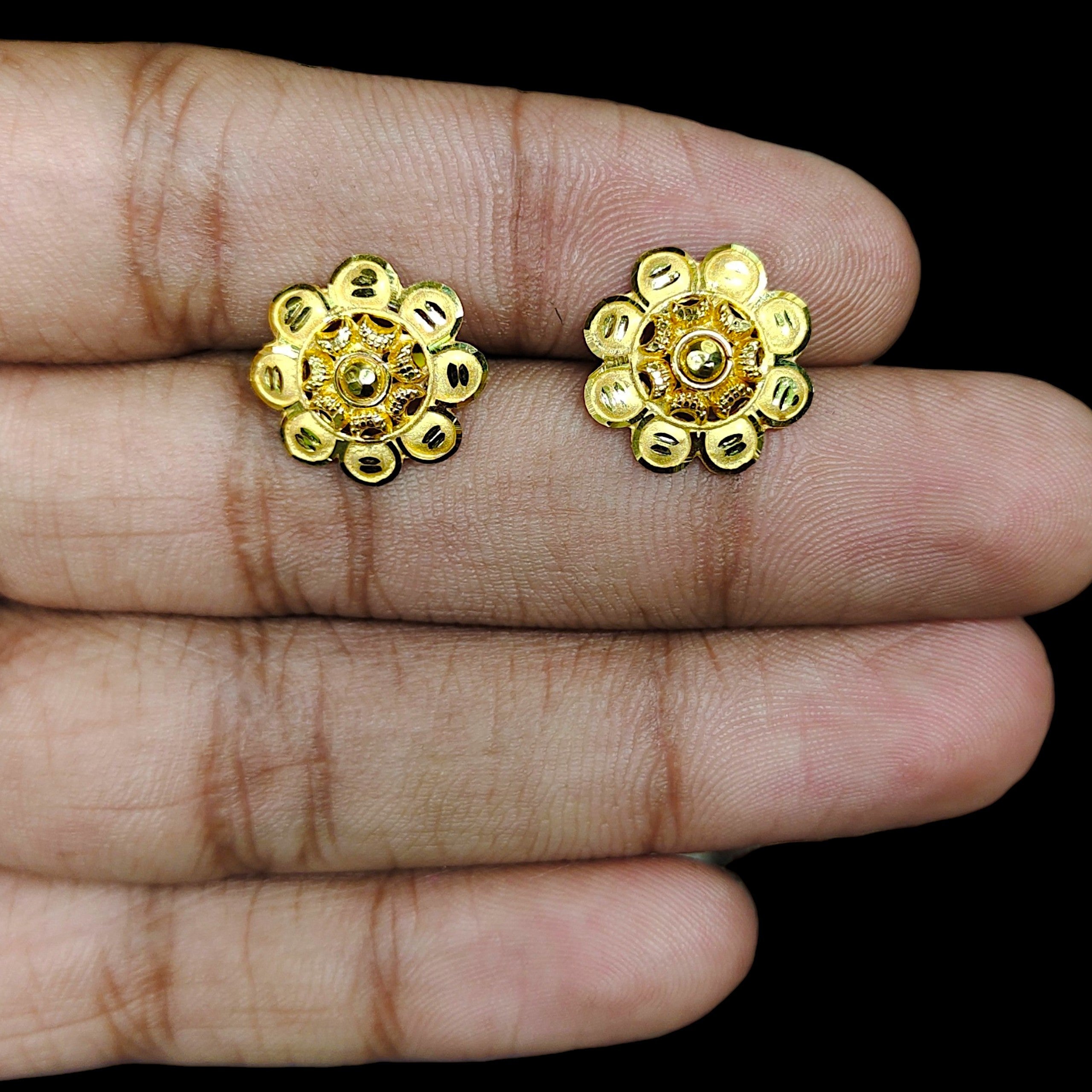 GOLD SUIDHAGA- (WGT: 1.460 GM APPROX) BIS CERTIFIED HUID HALLMARK 9KT GOLD SUIDHAGA EARRINGS (1 PAIR) FOR WOMEN. (SKC6NP)-(6L6Q78)