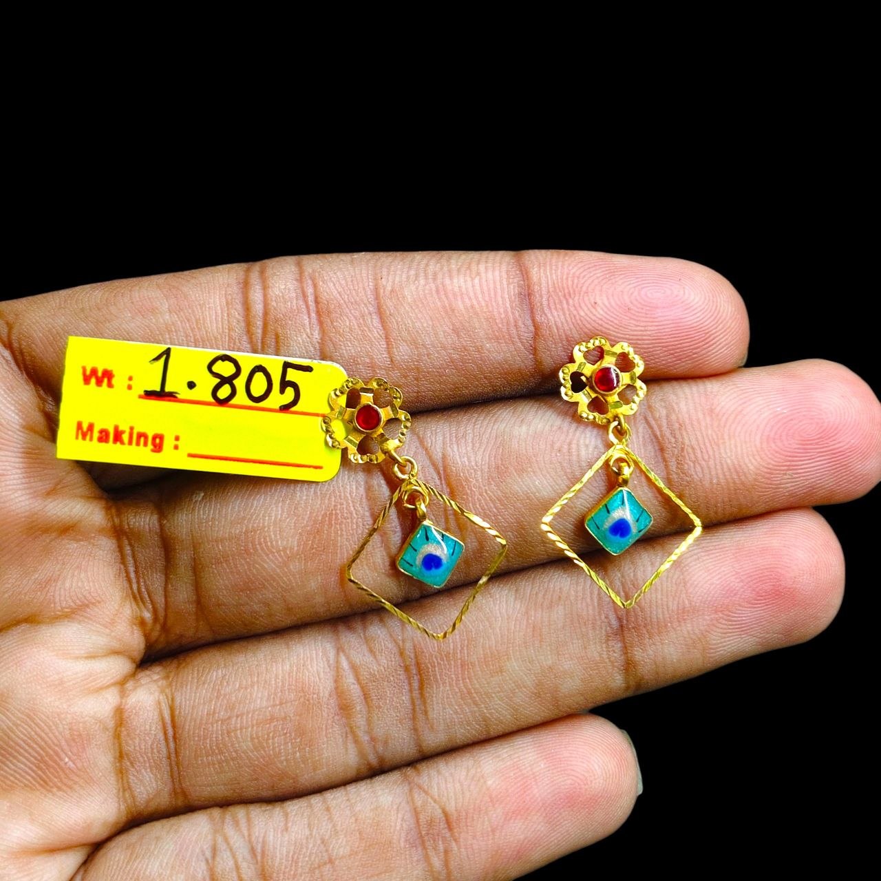 GOLD EARRINGS- BIS CERTIFIED WGT: 1.805 GM APPROX HUID HALLMARK 916 22KT GOLD EARRINGS 1 PAIR FOR WOMEN.