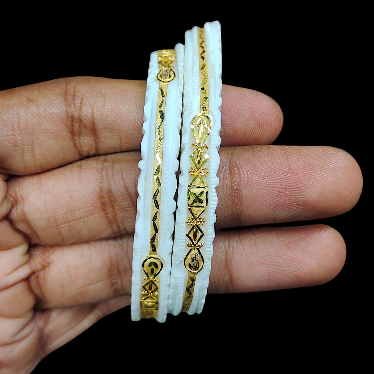 GSB9K- SIZE:26 (WGT: 1.850 GM APPROX) BIS CERTIFIED HUID HALLMARK 375 9KT GOLD SAKHA BADHANO 1 PAIR FOR WOMEN (CHILA PATH DESIGN) NOT FOR REGULAR USE. (6UJ89J)-(132HK2)