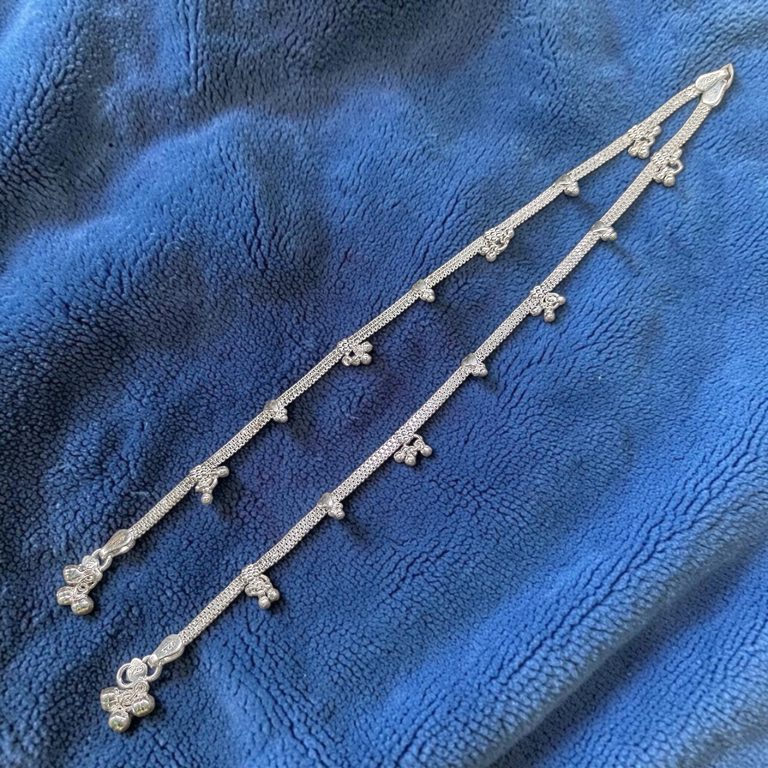 SILVER PAYEL- (WGT: 30.500 GM APPROX) BIS HALLMARK 925 SILVER PAYEL (ANKLET) 1 PAIR LENGTH: 10 INCH FOR WOMEN.