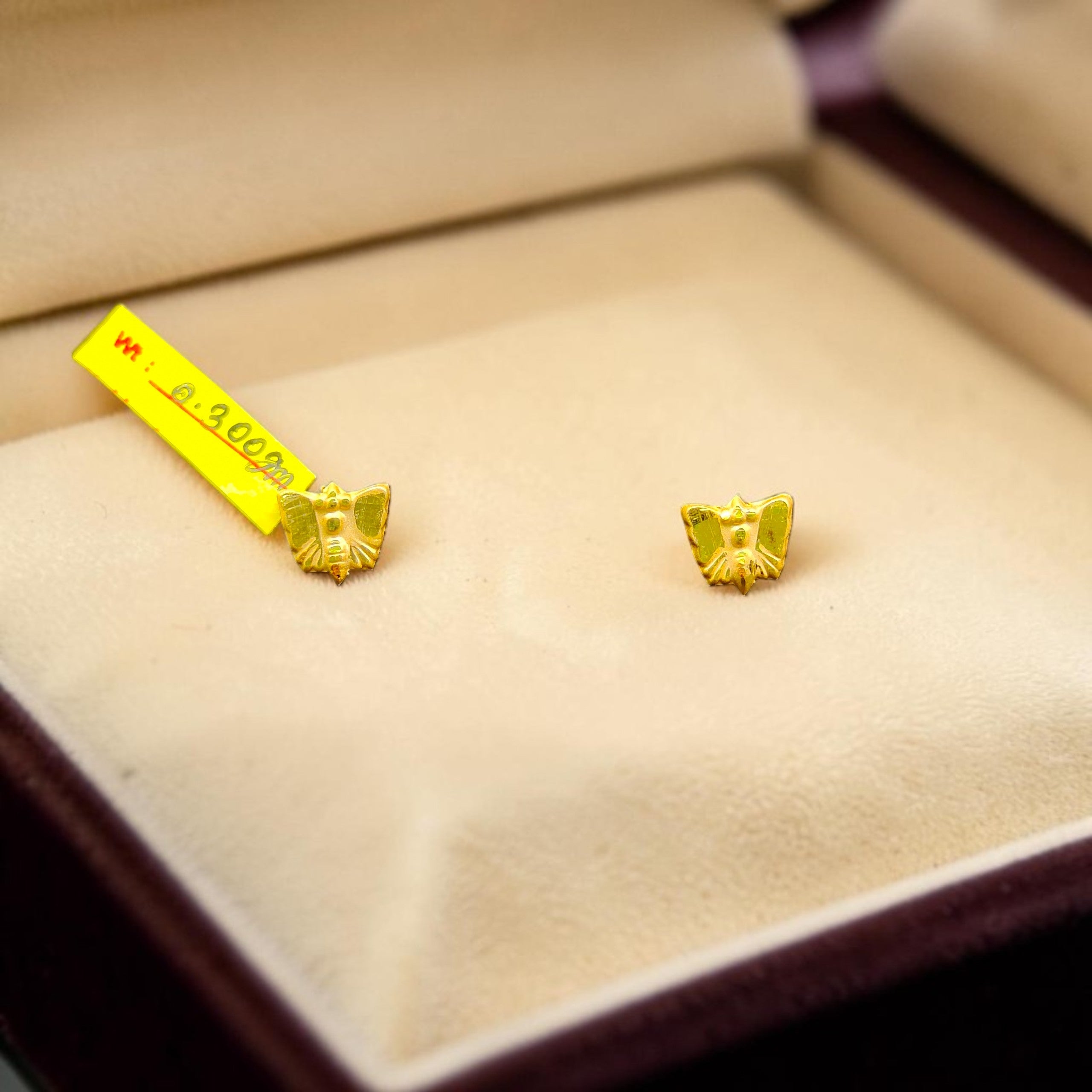 GOLD TOPS- BIS CERTIFIED (WGT: 0.300 GM APPROX) HUID HALLMARK 375 9KT GOLD TOPS 1 PAIR BEST FOR MARRIAGE GIFT.