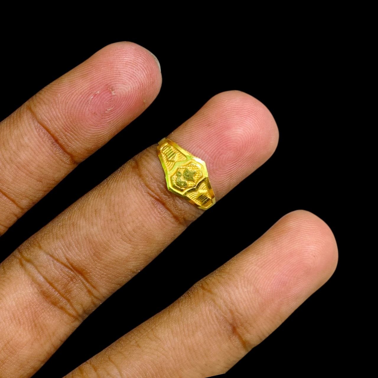 BABY JEWELLERY- TRJ WGT: 0.280 GM APPROX 375 9KT HUID HALLMARK GOLD BABY FINGER RING 1 PIECE FOR RICE CEREMONY & BIRTHDAY.