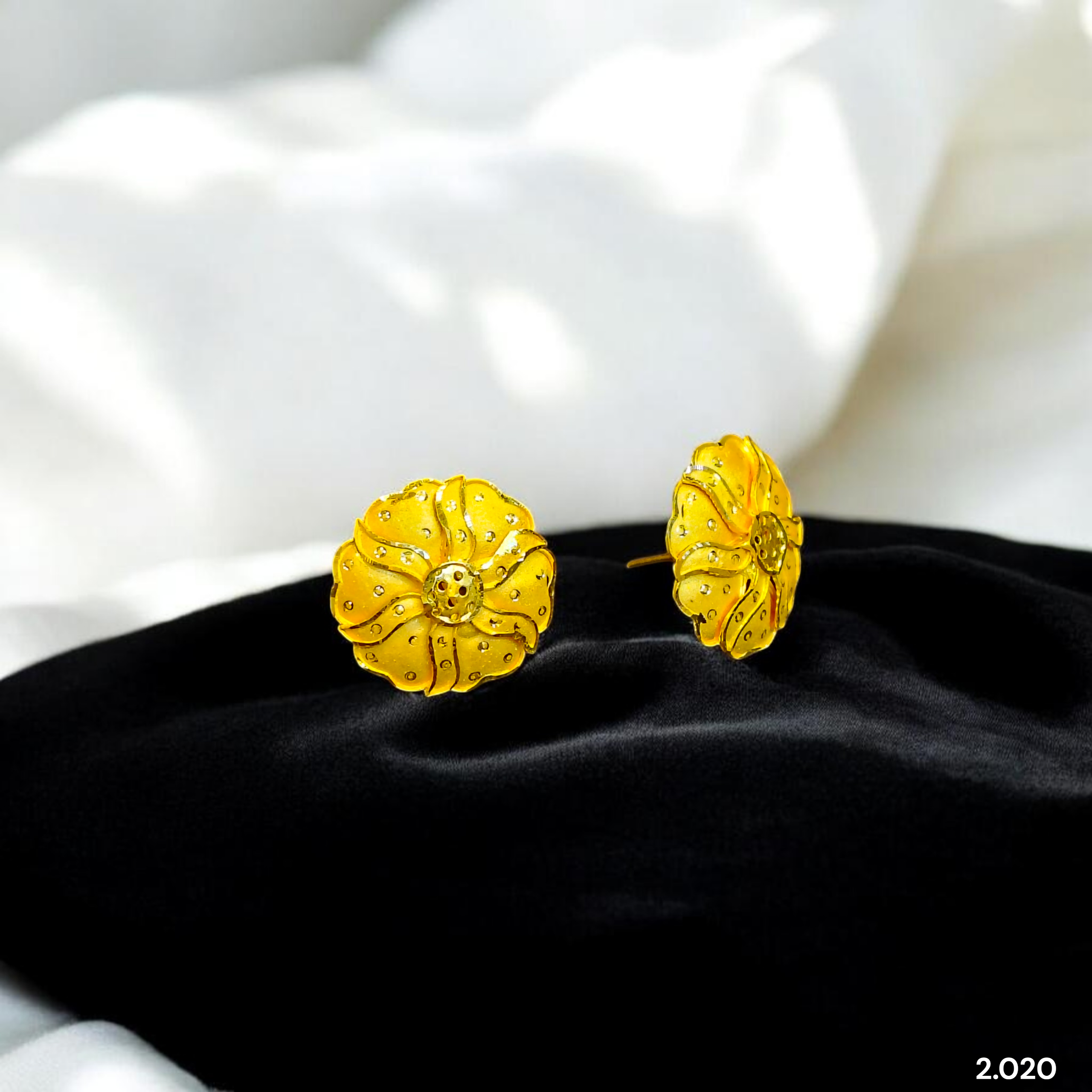 STUD EARRING- BIS CERTIFIED WGT: 2.020 GM APPROX HUID HALLMARK 916 22KT GOLD PASHA TOPS 1 PAIR FOR WOMEN.