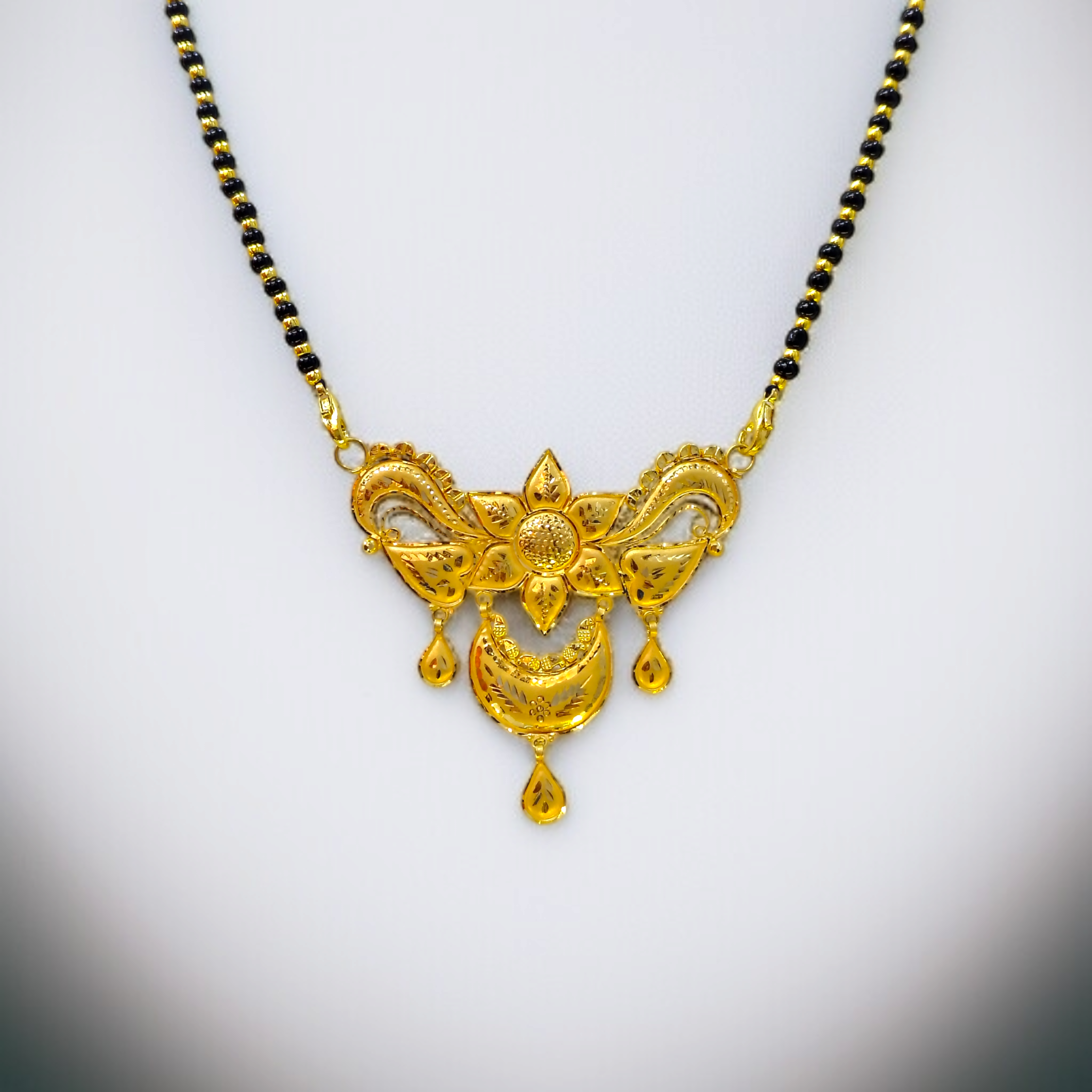 (GPM) TRJ WGT: 3.00 GM APPROX 22KT HUID HALLMARK GOLD PENDANT MANGALSUTRA 1 PIECE WITH TASSEL.