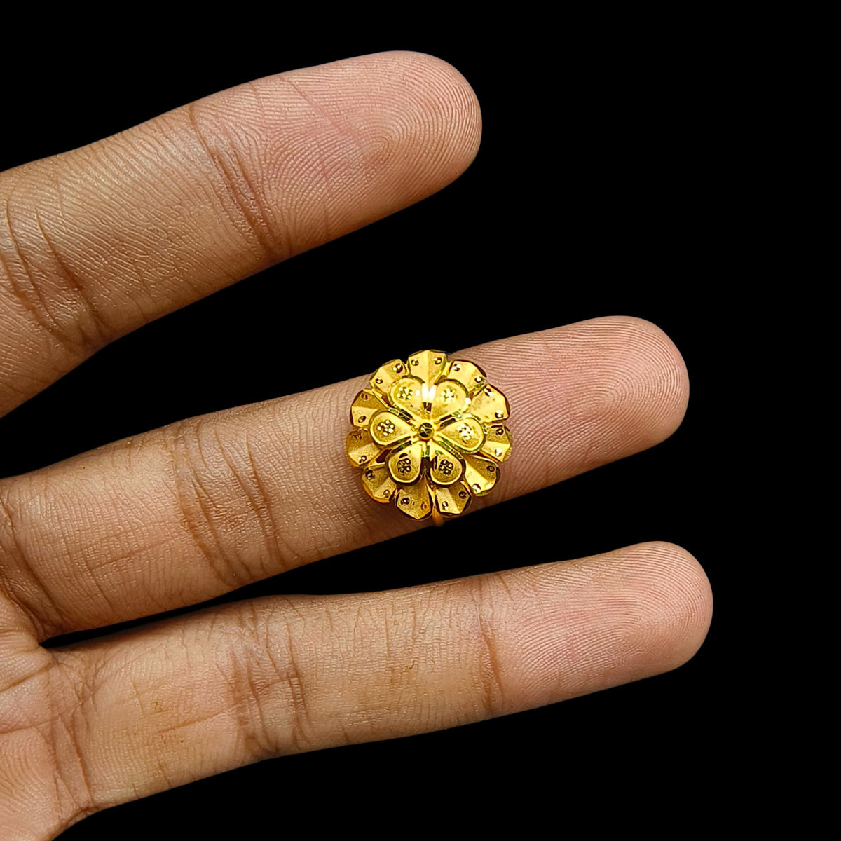 LADIES RING (67VAH3)-(SIZE: ADJUSTABLE ) WGT: 1.410 GM APPROX BIS CERTIFIED HUID HALLMARK 375 9KT GOLD RING FOR WOMEN 1 PIECE.
