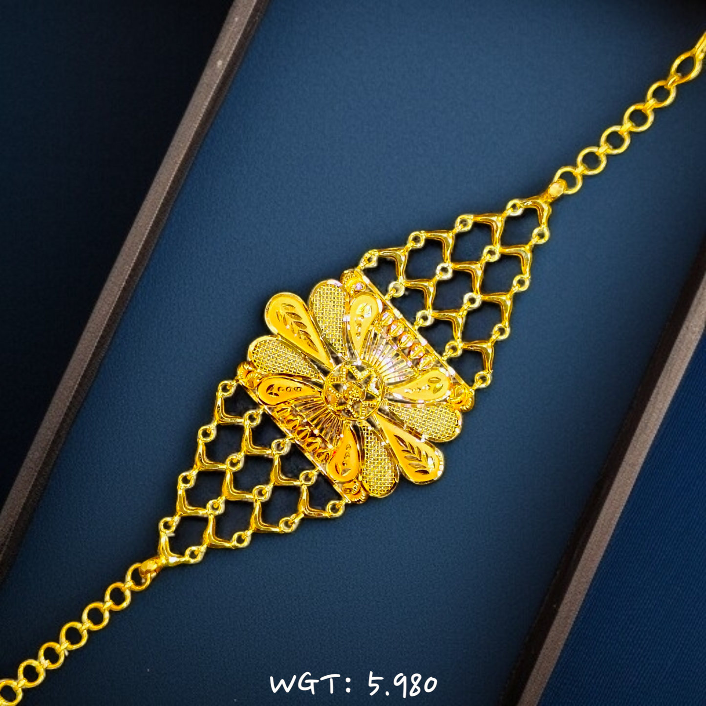 RAJLAXMI WGT: 5.980 GM APPROX HUID HALLMARK 916 22KT GOLD MANTASHA FOR WOMEN.
