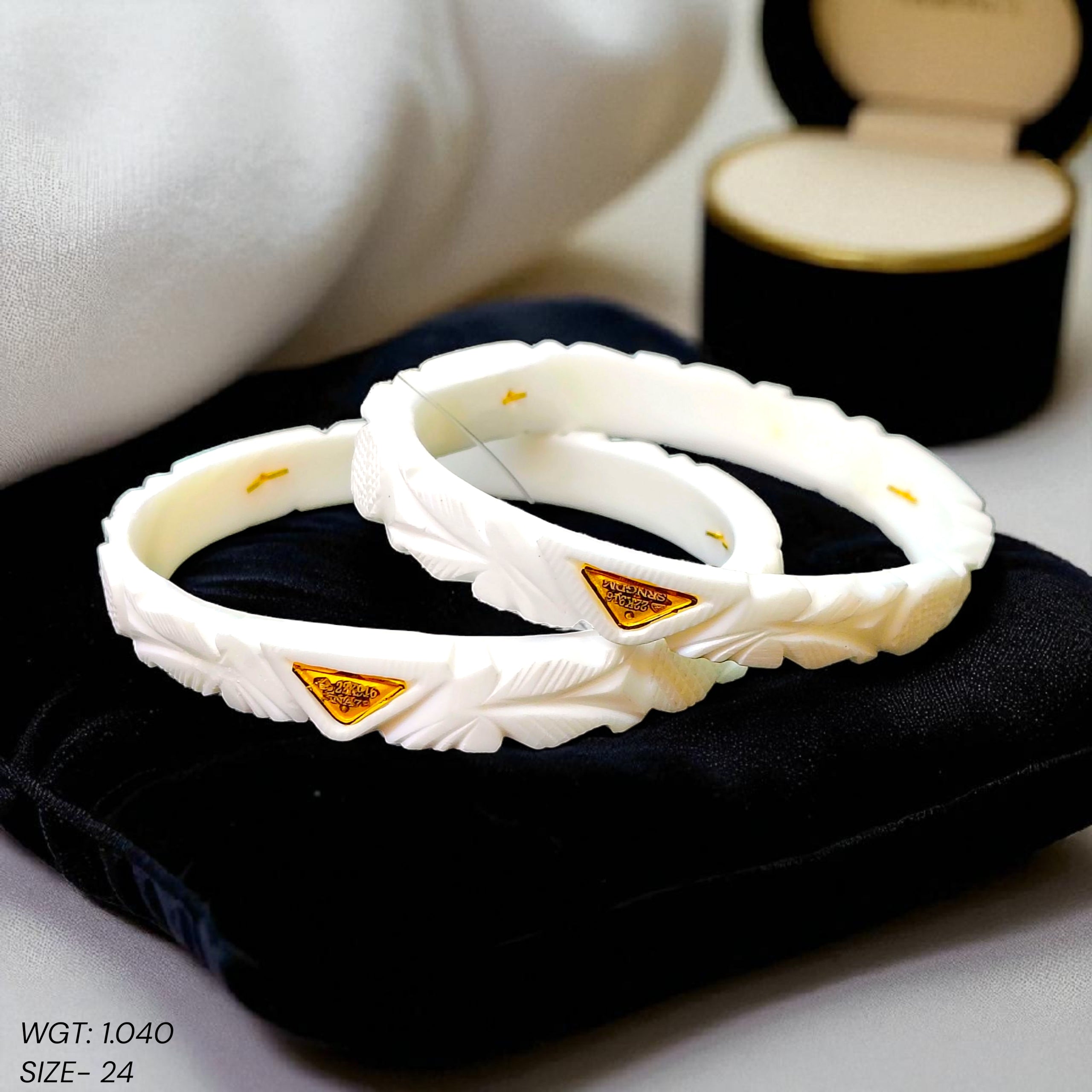 (GSB22) TRJ (SIZE: 24) WGT: 1.040 GM APPROX HUID HALLMARK 22KT GOLD SAKHA BADHANO BANGLES 1 PAIR DESIGN FOR REGULAR USE.