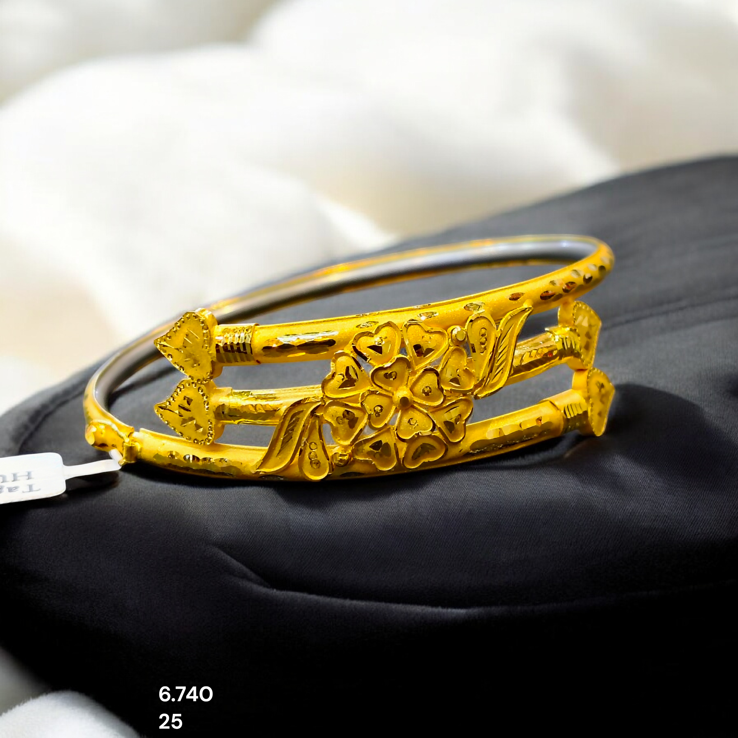 GOLD CHURI NOA- (SIZE: 25) WGT: 6.740 GM APPROX 22KT HUID HALLMARK GOLD NOA BANGLES 1 PIECE.