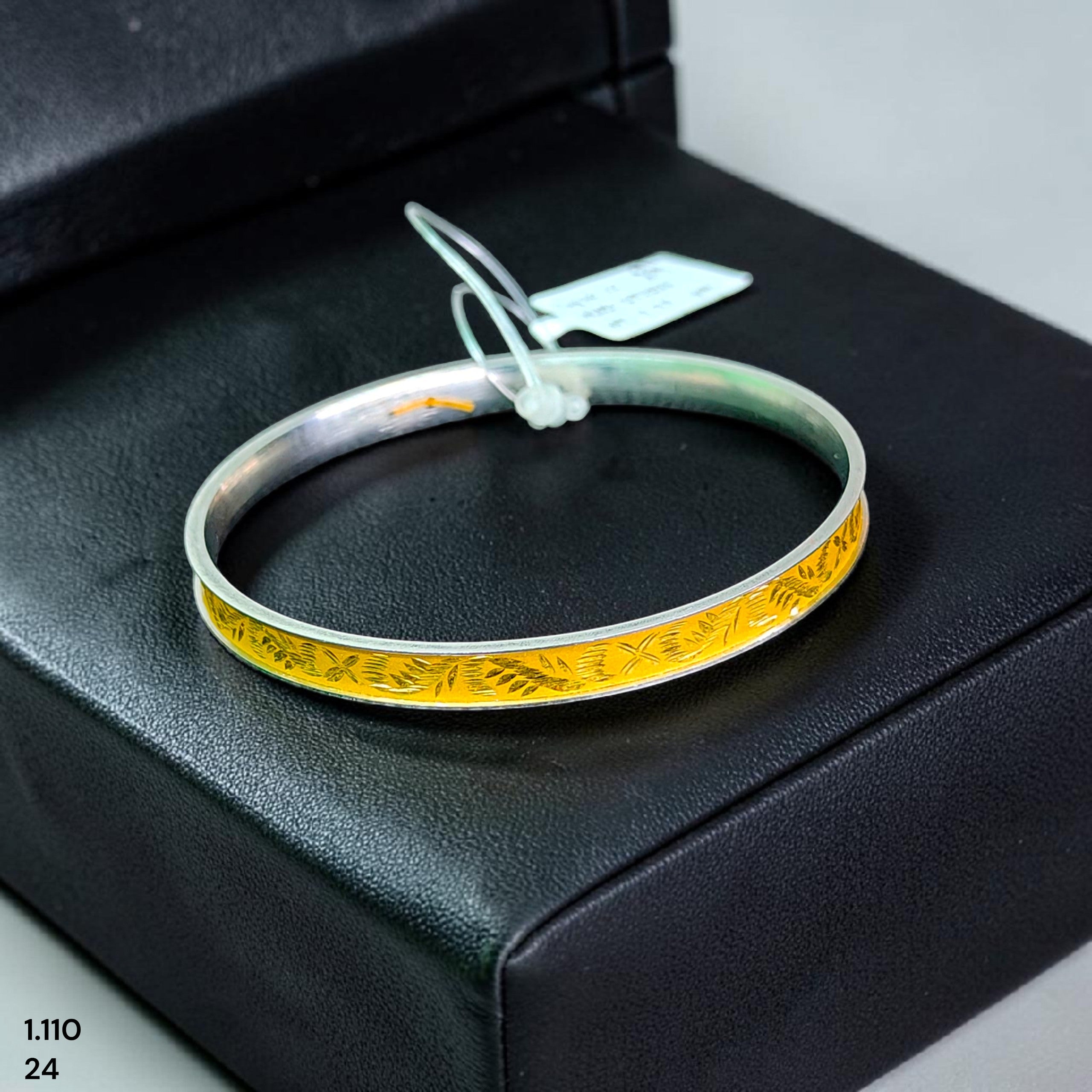GOLD CHURI NOA- (SIZE: 24) WGT: 1.110 GM APPROX 22KT HUID HALLMARK GOLD NOA BANGLES 1 PIECE.