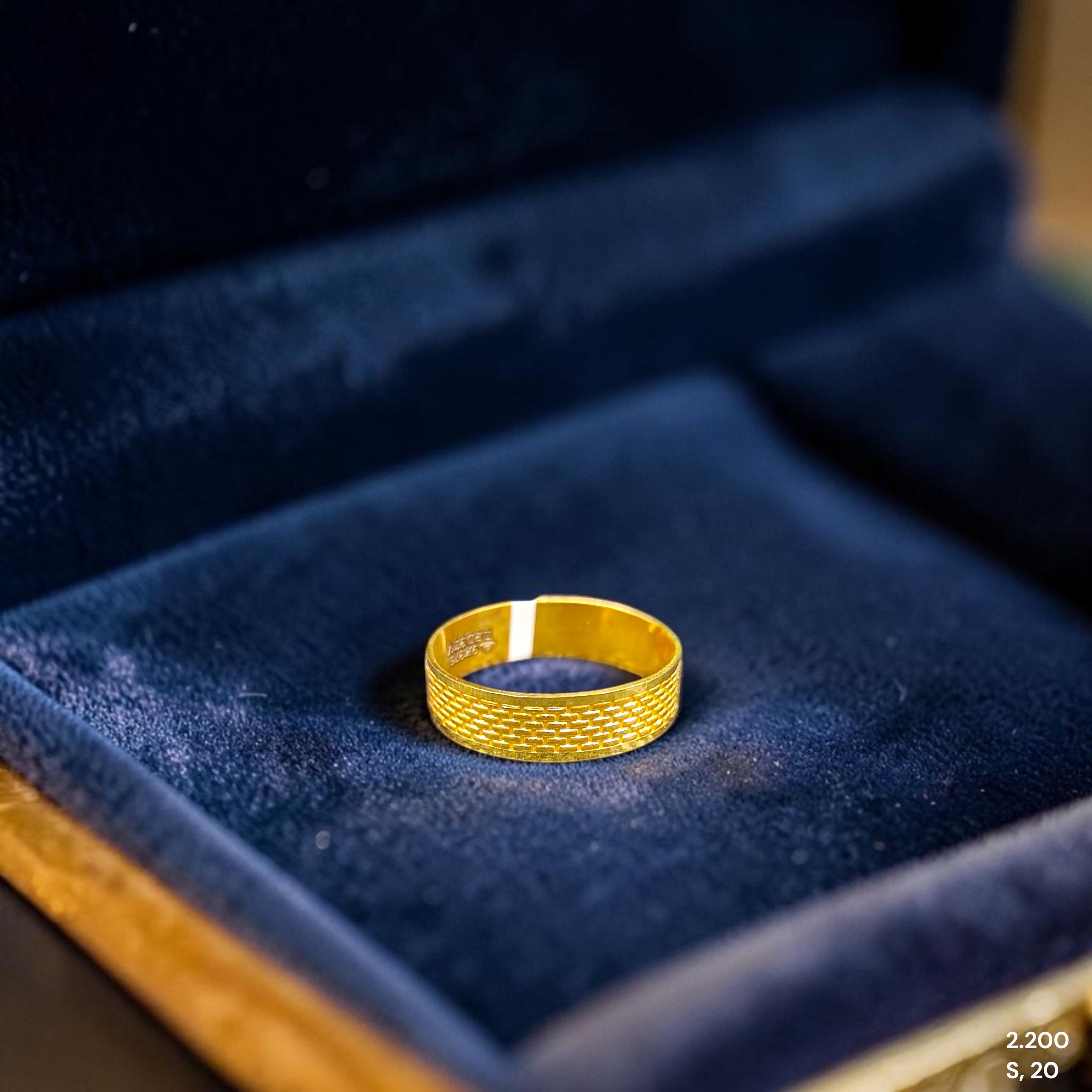 LADIES RING- (SIZE: 20) WGT: 2.200 GM APPROX BIS CERTIFIED HUID HALLMARK 9KT GOLD THUMB RING FOR UNISEX 1 PIECE.