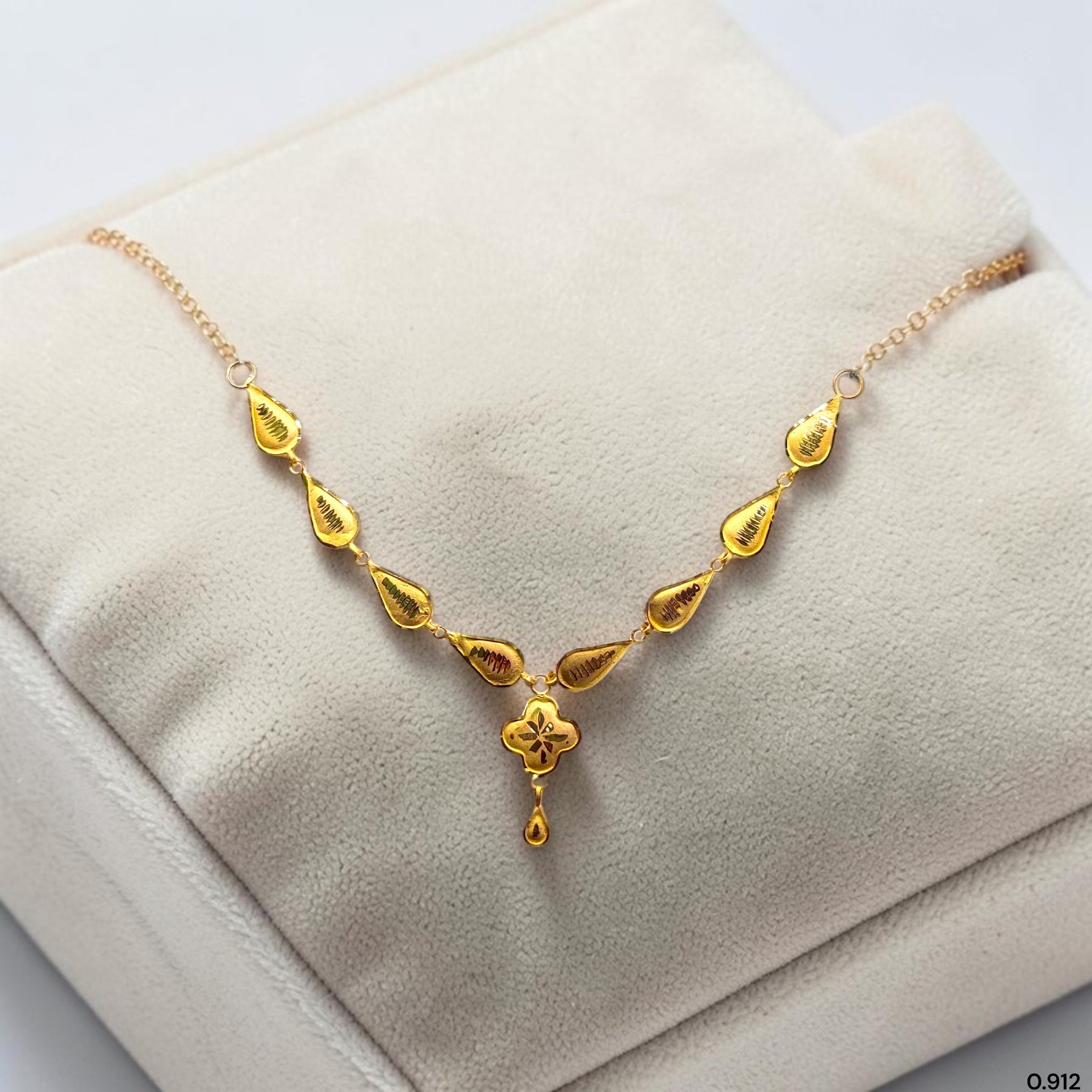 GOLD CHOKER NECKLACE-(WGT: 0.912 GM APPROX) BIS CERTIFIED HUID HALLMARK 9KT GOLD NECKLACE 1 PIECE FOR WOMEN.
