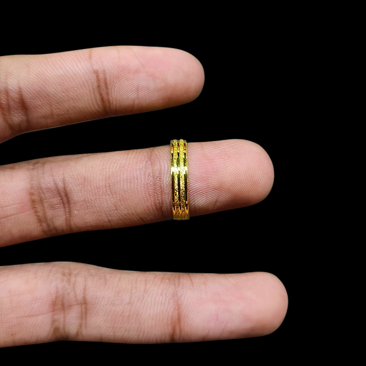 LADIES RING- (H2JHQP)-(SIZE: 16 ) WGT: 0.630 GM APPROX BIS CERTIFIED HUID HALLMARK 9KT GOLD THUMB RING FOR UNISEX 1 PIECE.