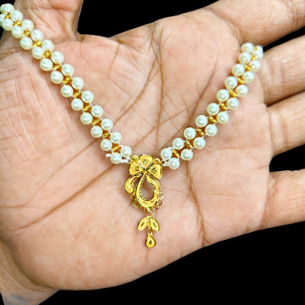 GMP22K- WGT: 0.850 GM APPROX CERTIFIED BIS HUID HALLMARK 916 22KT GOLD MOTI PENDANT 1 PIECE FOR WOMEN.