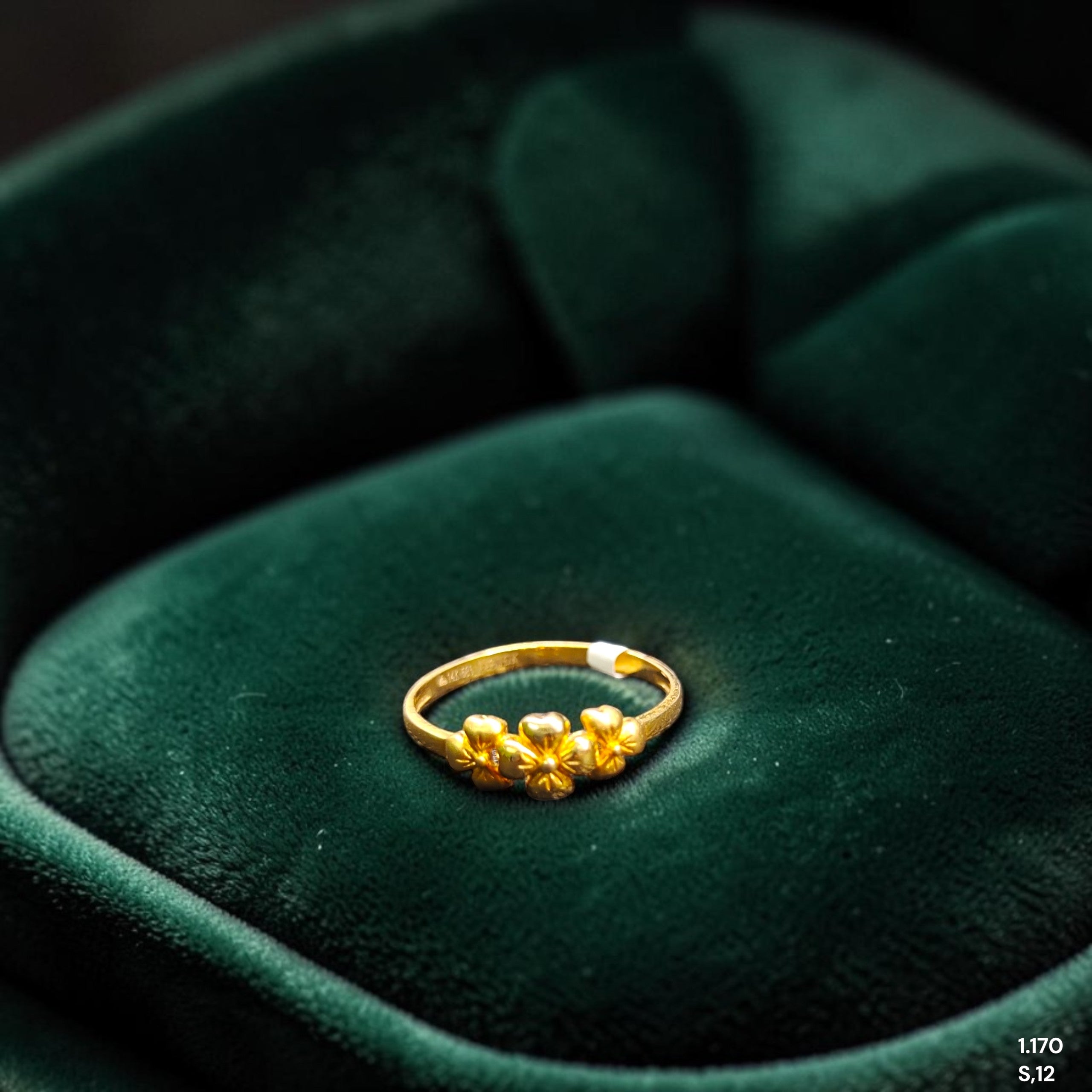 LADIES RING- (SIZE: 12) WGT: 1.170 GM APPROX 14KT HALLMARK GOLD RING FOR WOMEN 1 PIECE.