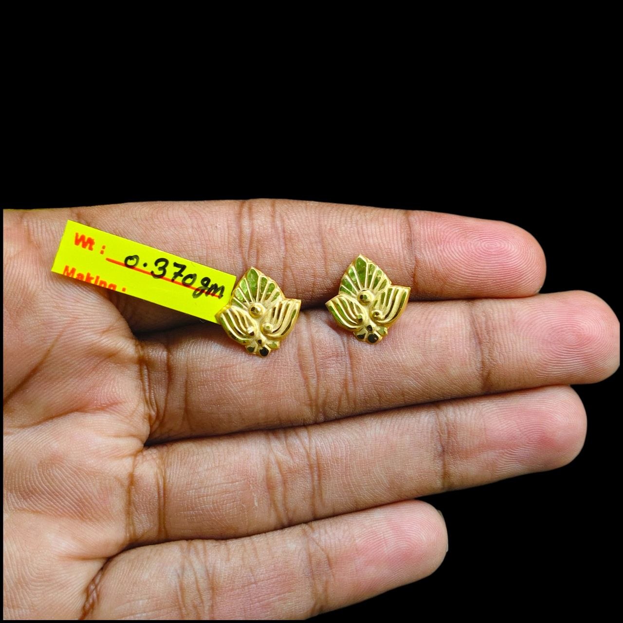 GOLD TOPS- BIS CERTIFIED (WGT: 0.370 GM APPROX) HUID HALLMARK 375 9KT GOLD TOPS 1 PAIR BEST FOR MARRIAGE GIFT.