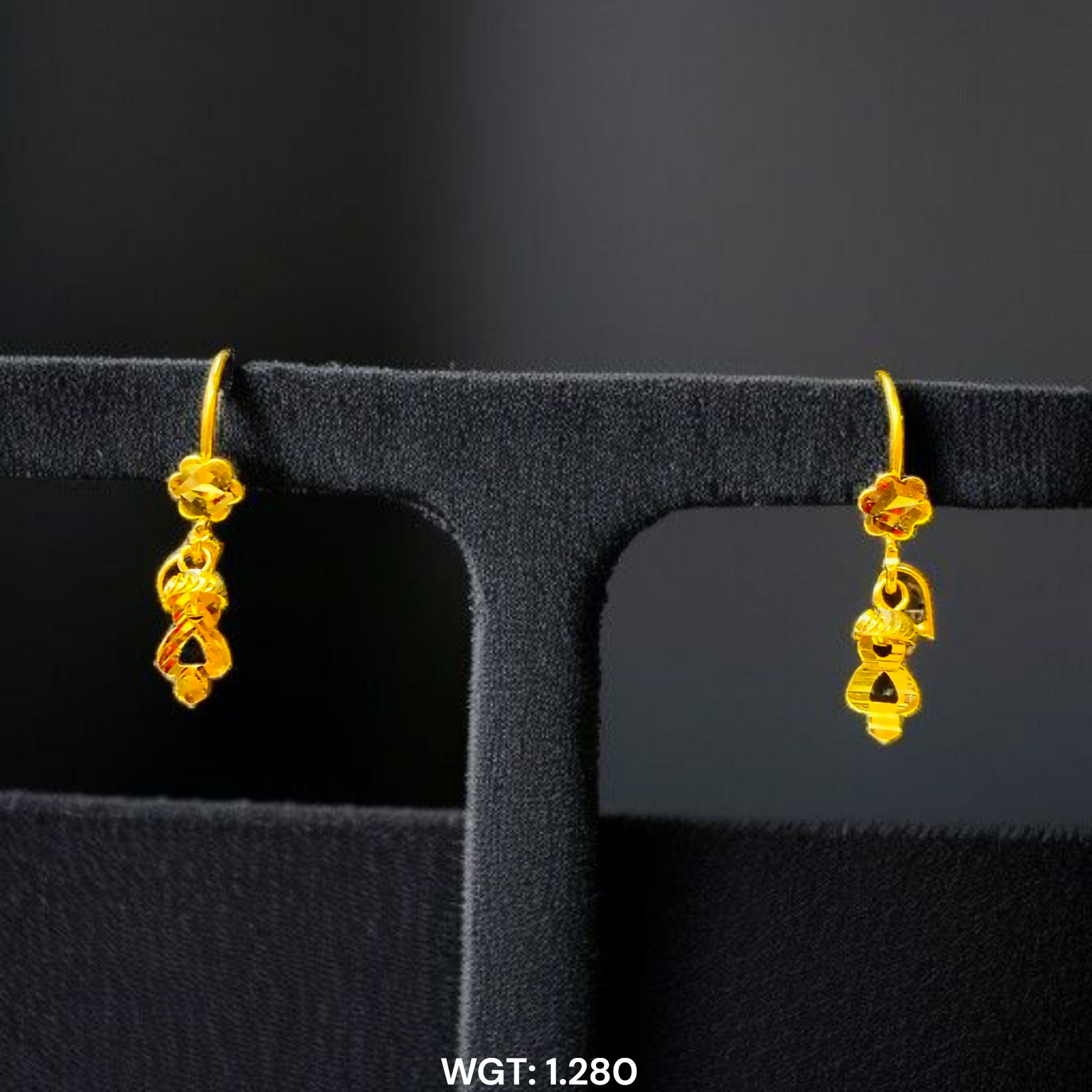 (GEB22) BIS CERTIFIED WGT: 1.280 GM APPROX HUID HALLMARK 916 22KT GOLD CEPTIPIN EARRINGS 1 PAIR FOR WOMEN.