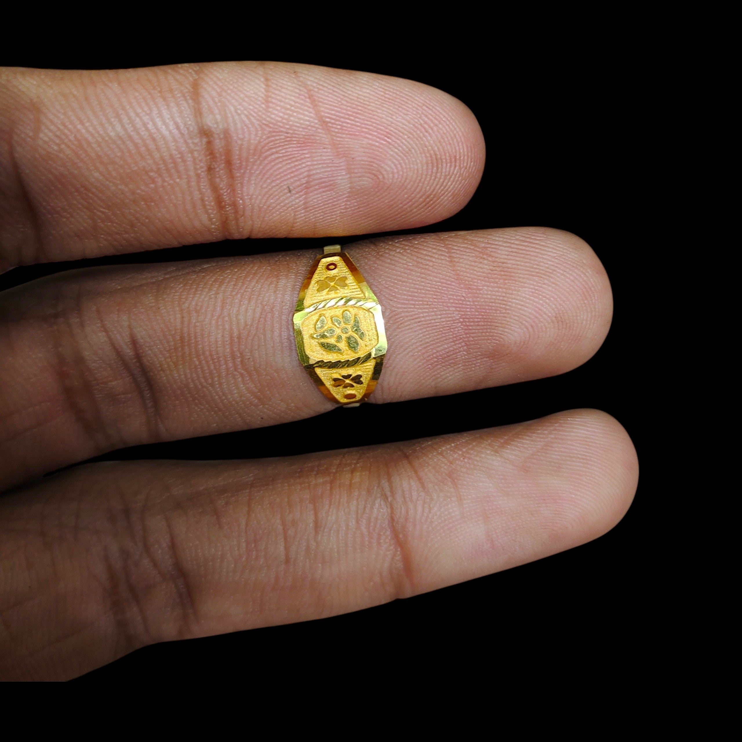 BABY JEWELLERY- TRJ WGT: 0.330 GM APPROX 375 9KT HUID HALLMARK GOLD BABY FINGER RING 1 PIECE FOR RICE CEREMONY & BIRTHDAY.