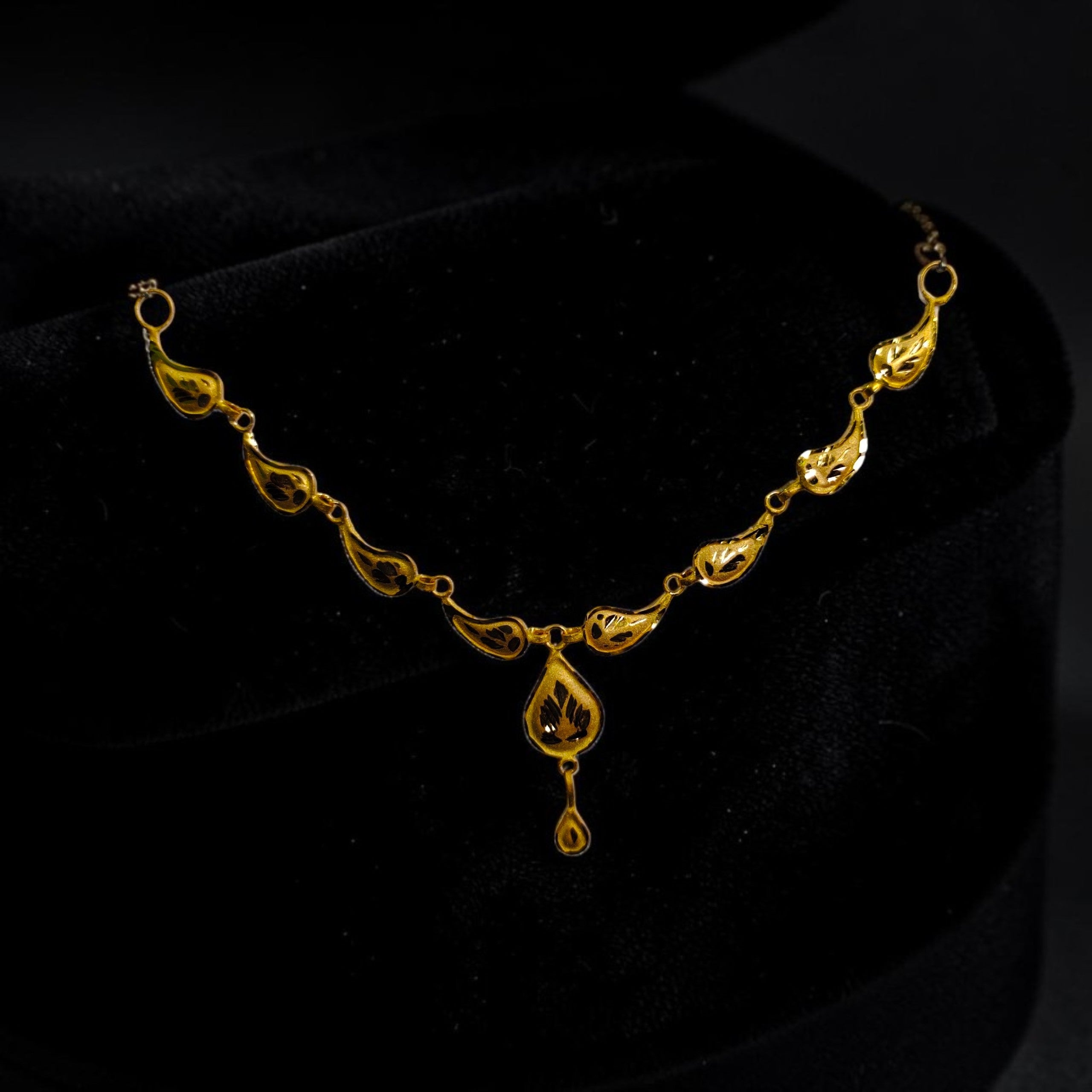 GOLD CHOKER NECKLACE-(WGT: 0.692 GM APPROX) BIS CERTIFIED HUID HALLMARK 9KT GOLD NECKLACE 1 PIECE FOR WOMEN.