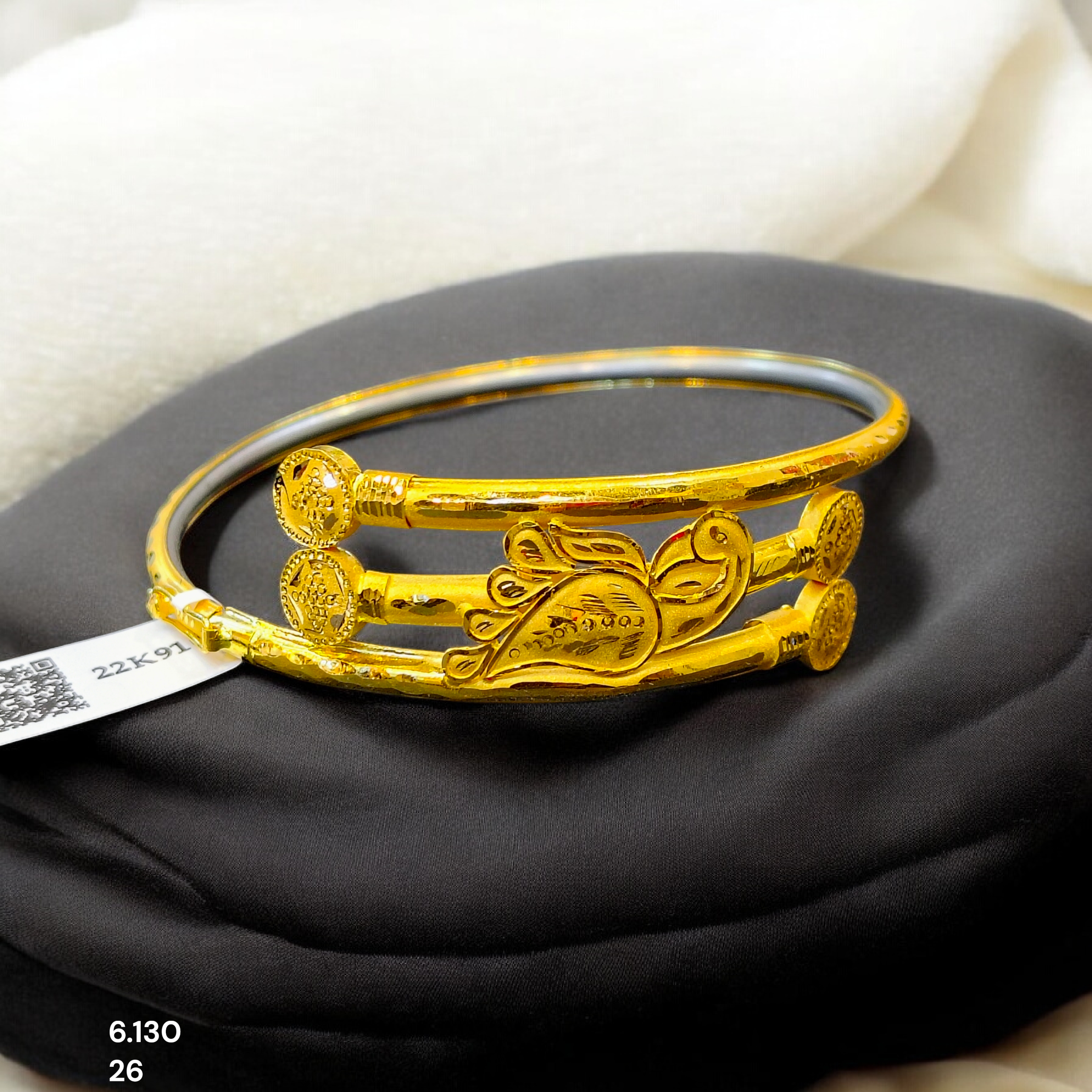 GOLD CHURI NOA- (SIZE: 26) WGT: 6.130 GM APPROX 22KT HUID HALLMARK GOLD NOA BANGLES 1 PIECE.