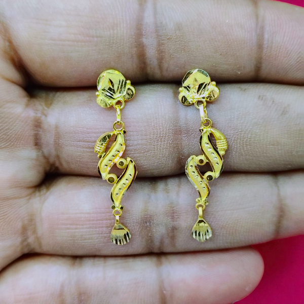 TRJ WGT: 1.450 GM APPROX HUID HALLMARK 22KT GOLD EARRINGS 1 PAIR FOR WOMEN.