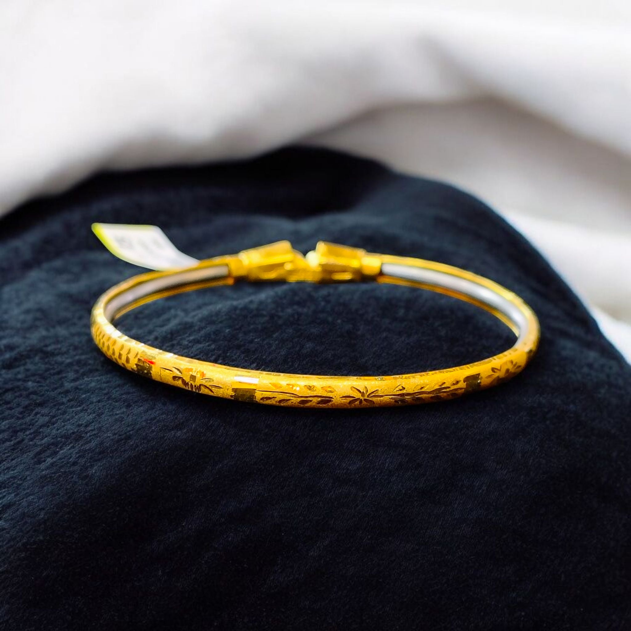 (GSN22) TRJ (SIZE: 25) WGT: 5.130 GM APPROX 22KT HUID HALLMARK GOLD NOA BADHANO BANGLES 1 PIECE.