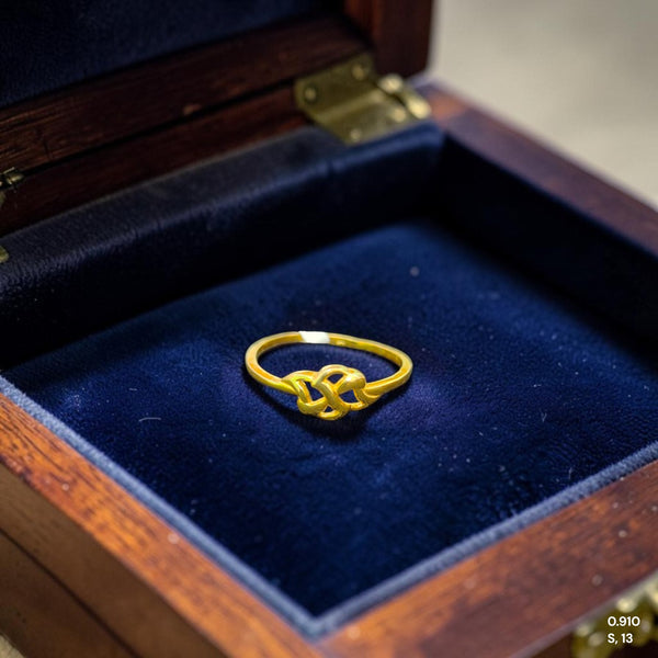 LADIES RING- (SIZE: 13) WGT: 0.910 GM APPROX 14KT HALLMARK GOLD RING FOR WOMEN 1 PIECE.