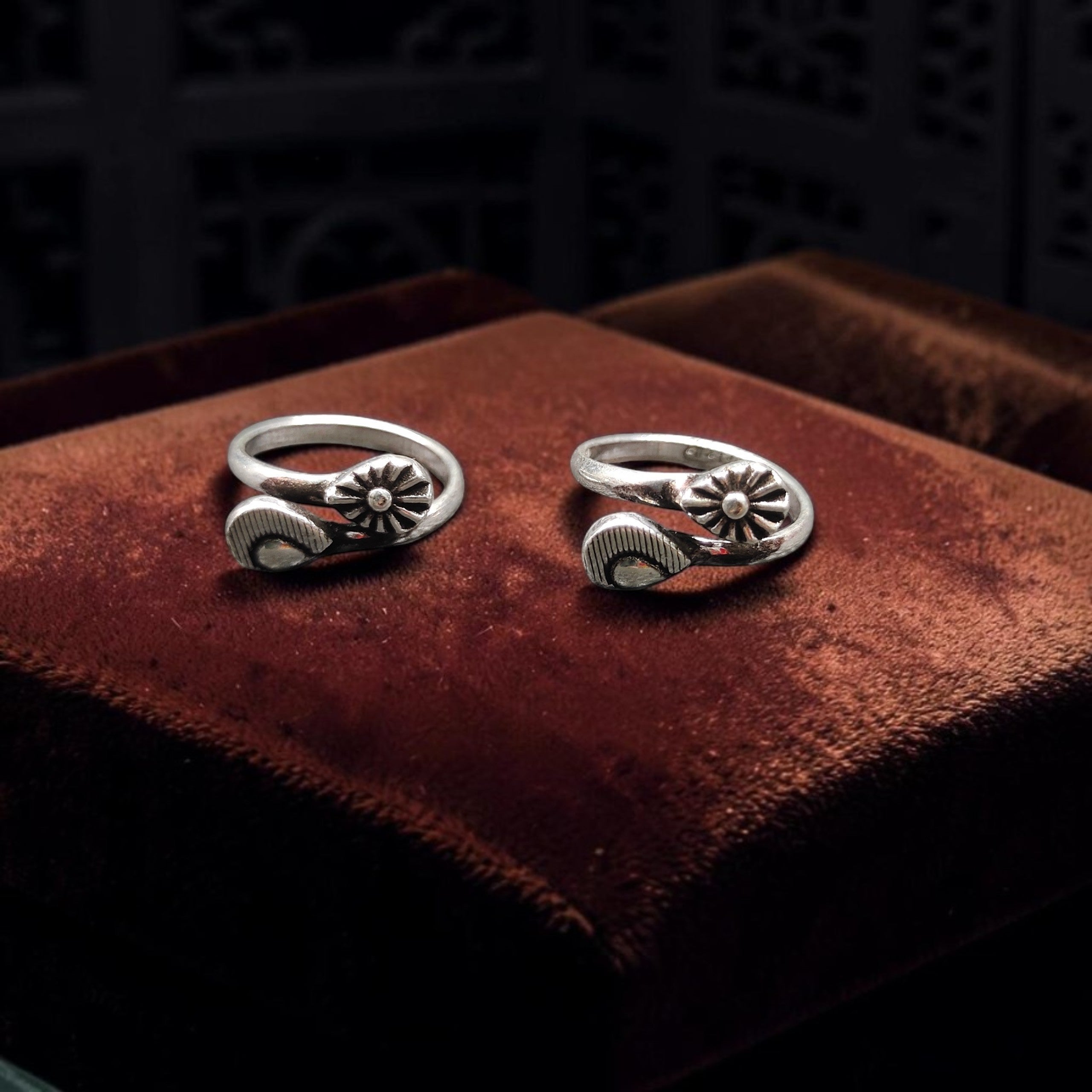SILVER TOE RING- CERTIFIED BIS HUID HALLMARK 925 SILVER TOE RING (BICHIYA) 1 PAIR FOR REGULAR USE- (SOLD ON MRP).