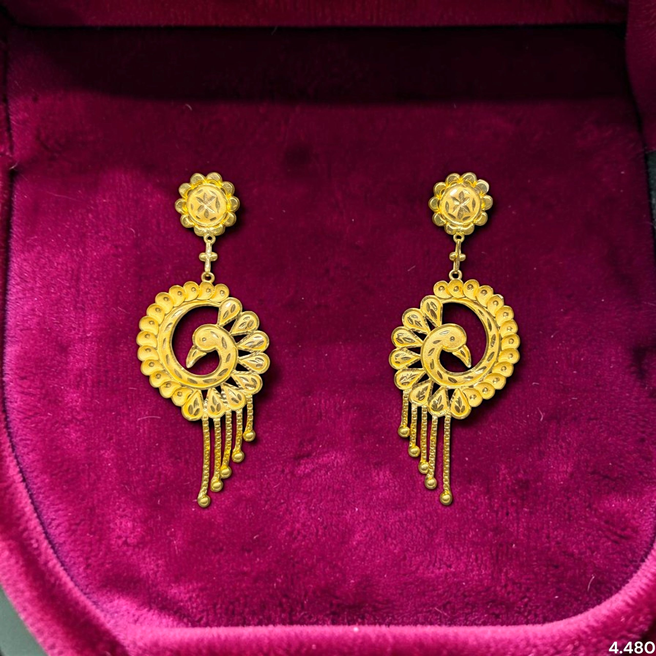 GOLD EARRINGS- (WGT: 4.480 GM APPROX) BIS CERTIFIED HUID HALLMARK 916 22KT GOLD EARRINGS 1 PAIR FOR WOMEN. (2TDN46)-(NTAL46)