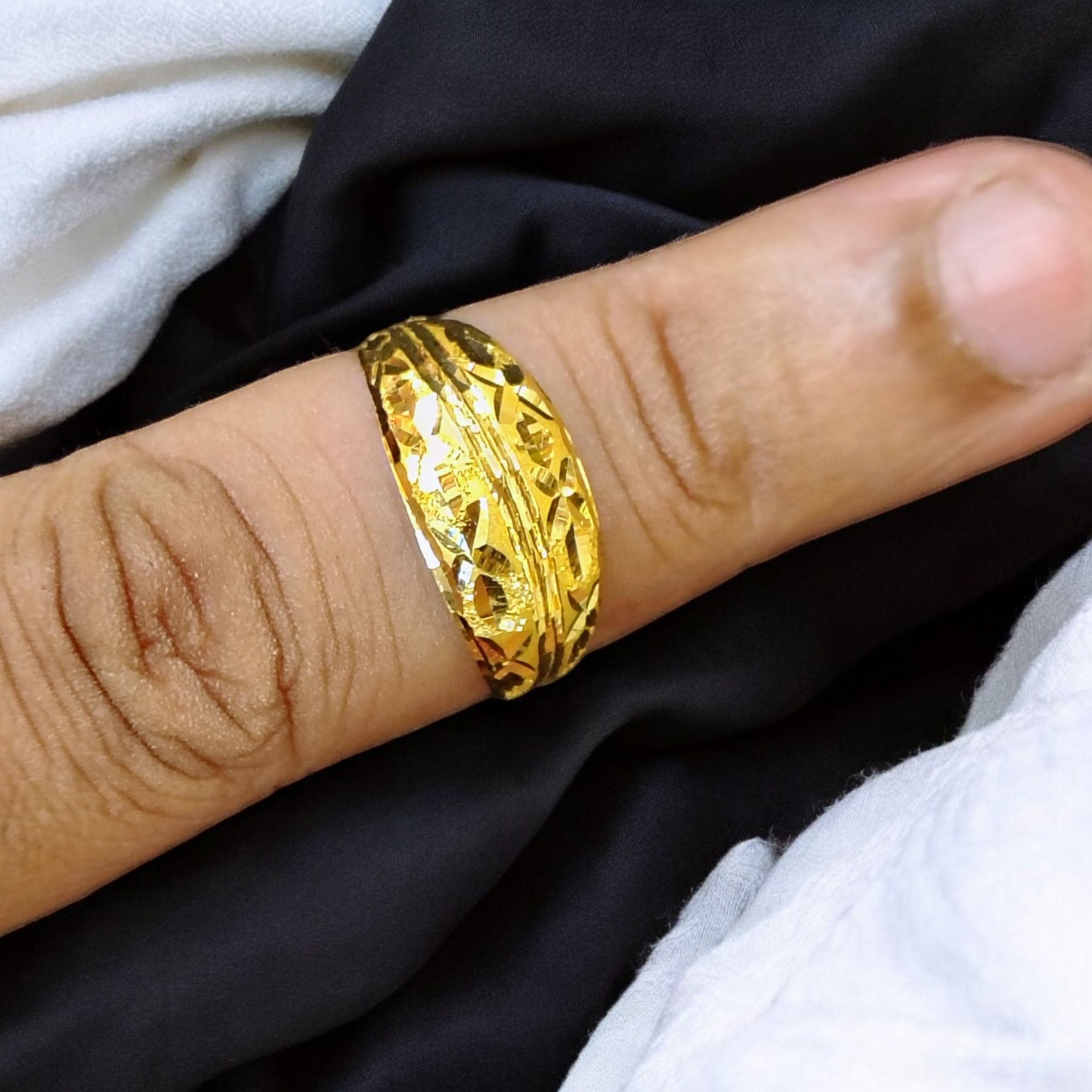 (GLFR22) TRJ (SIZE: 15) WGT: 1.240 GM APPROX BIS CERTIFIED HUID HALLMARK 916 22KT GOLD FINGER RING FOR WOMEN 1 PIECE.