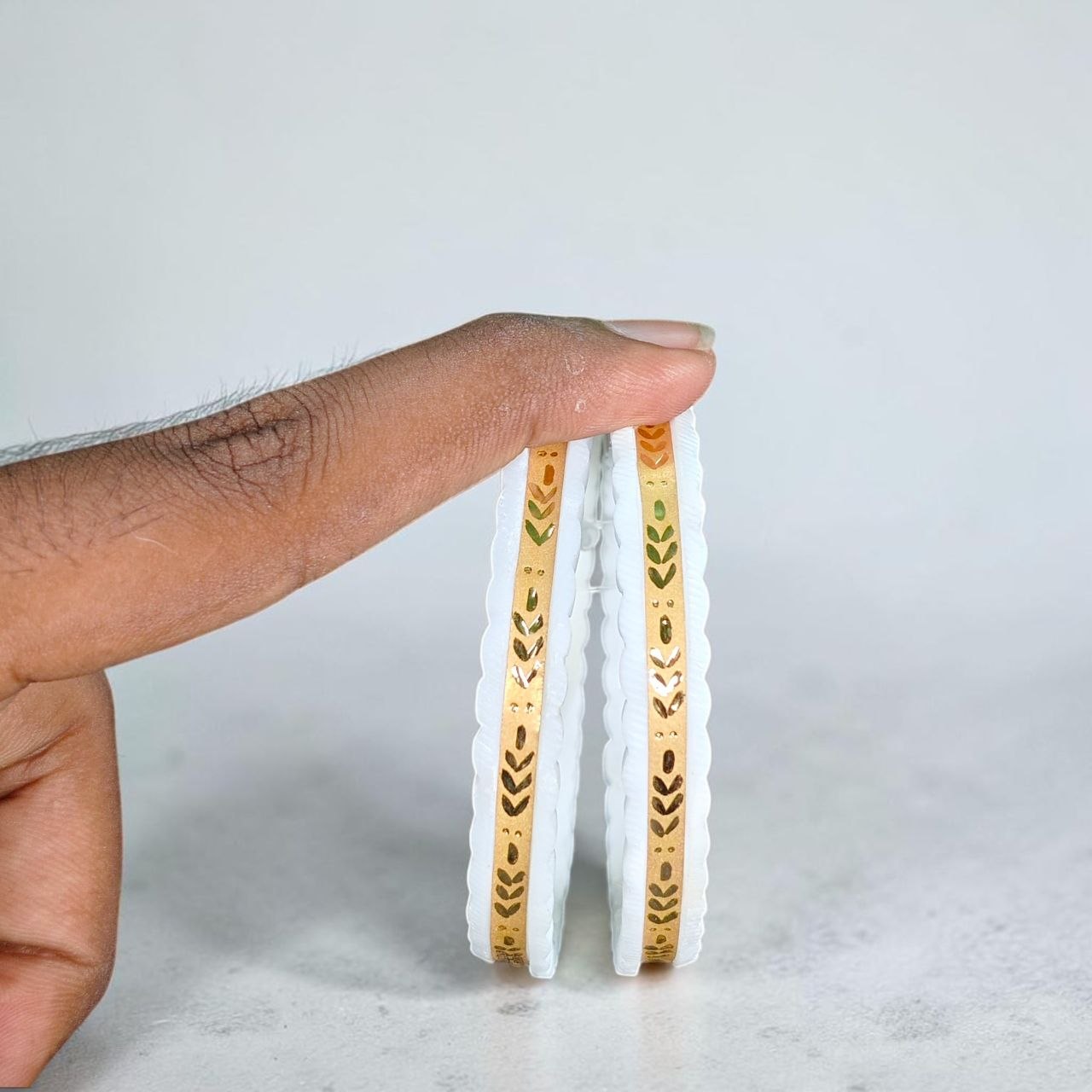 SAKHA BADHANO- (SIZE:24) WGT: 1.420 GM APPROX HUID HALLMARK 22KT GOLD SAKHA BADHANO BANGLES 1 PAIR DESIGN FOR REGULAR USE.