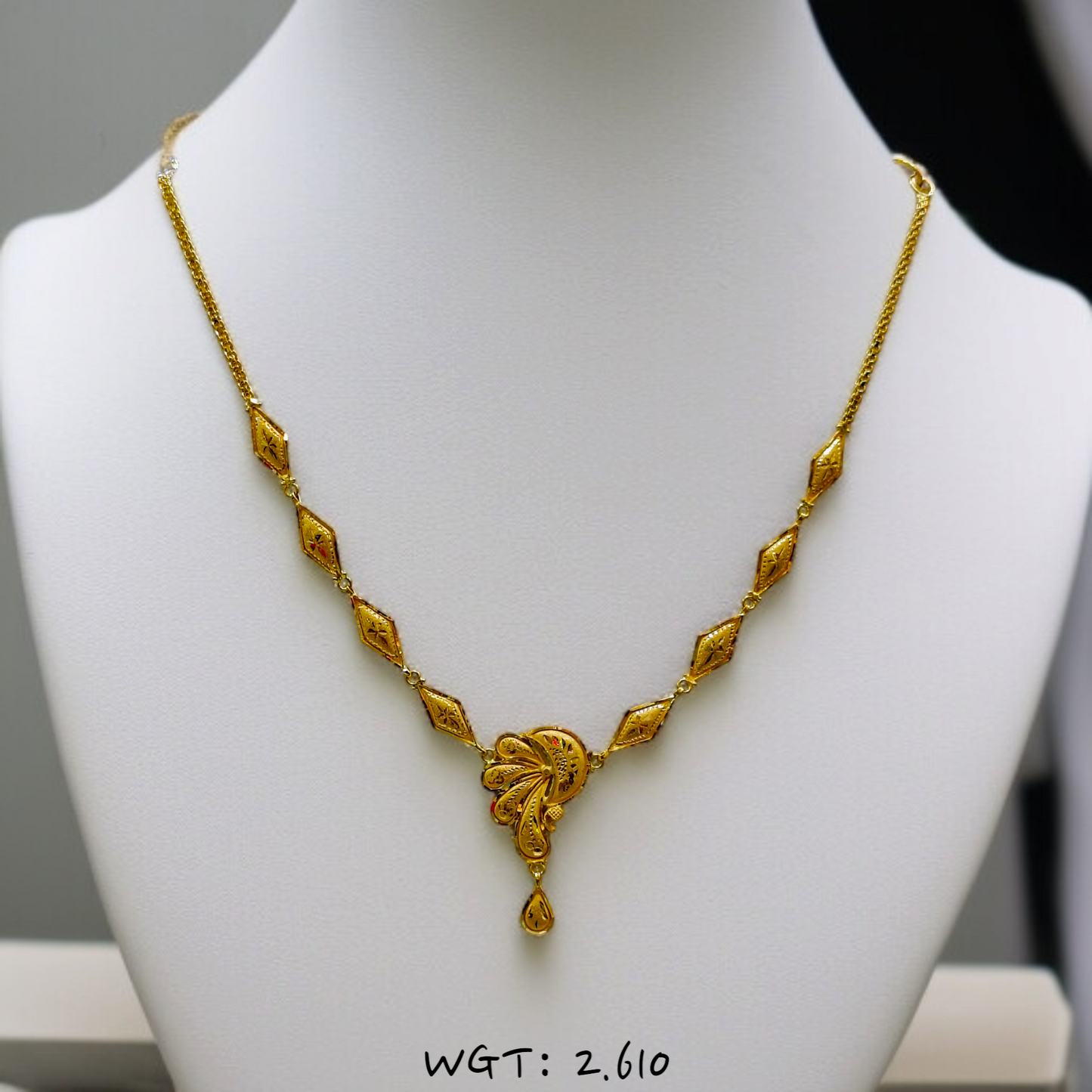 RAJLAXMI WGT: 2.610 GM APPROX HUID HALLMARK 22KT GOLD NECKLACE 1 PIECE WITH ADJUSTABLE TASSEL.