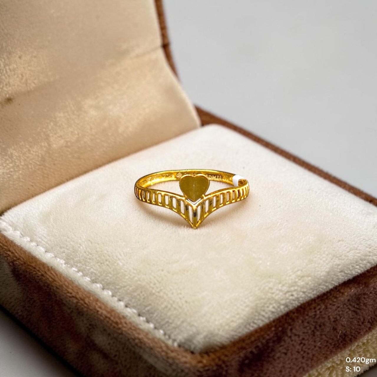 LADIES RING- (SIZE: 10) WGT: 0.420 GM APPROX BIS CERTIFIED HUID HALLMARK 9KT GOLD THUMB RING FOR UNISEX 1 PIECE.(X5DMI1)