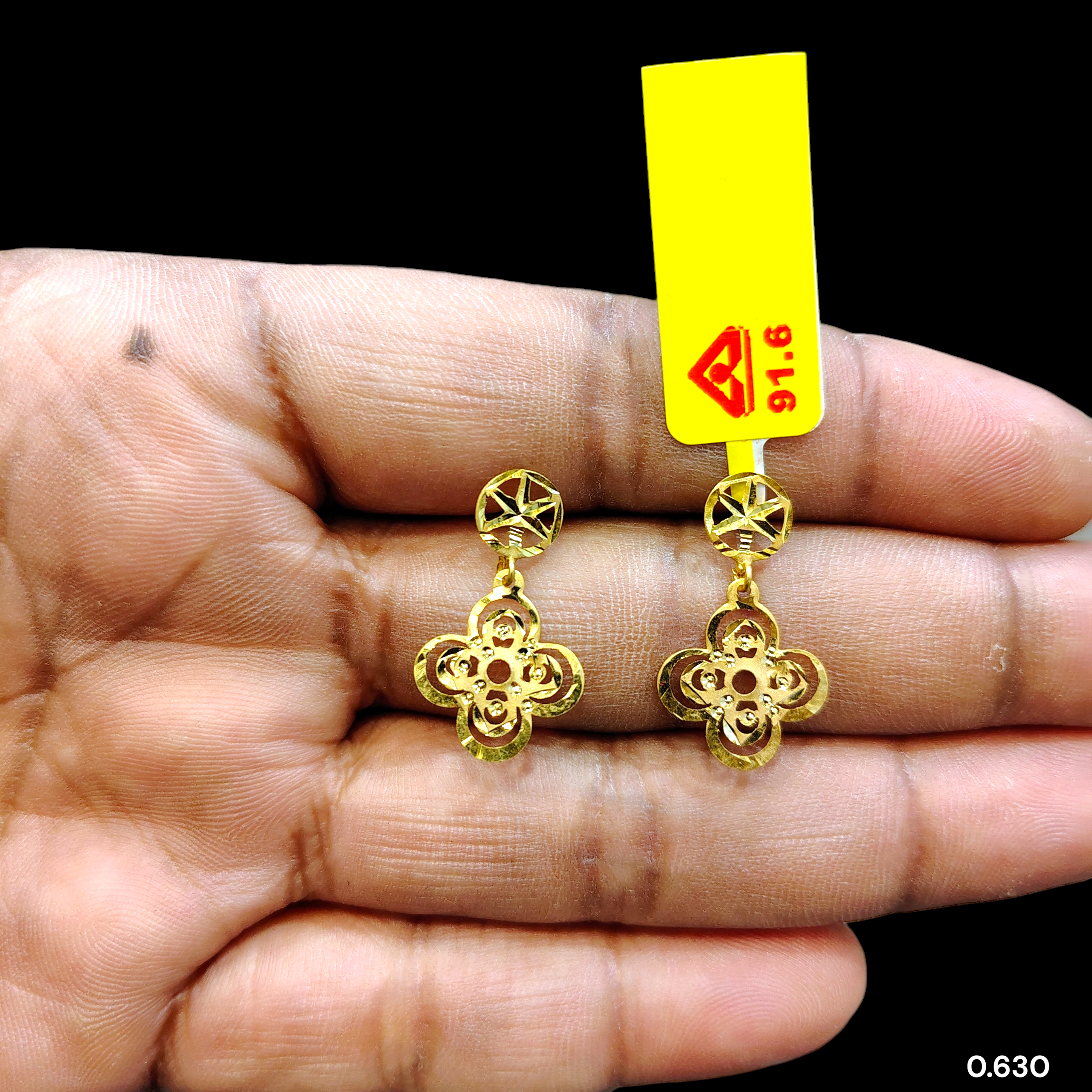 GOLD EARRINGS- WGT: 0.630 GM APPROX BIS CERTIFIED HUID HALLMARK 9KT GOLD EARRINGS 1 PAIR FOR WOMEN.